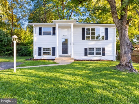 Photo of 4509 Hamilton Drive, WOODBRIDGE, VA 22193 (MLS # VAPW2132044)