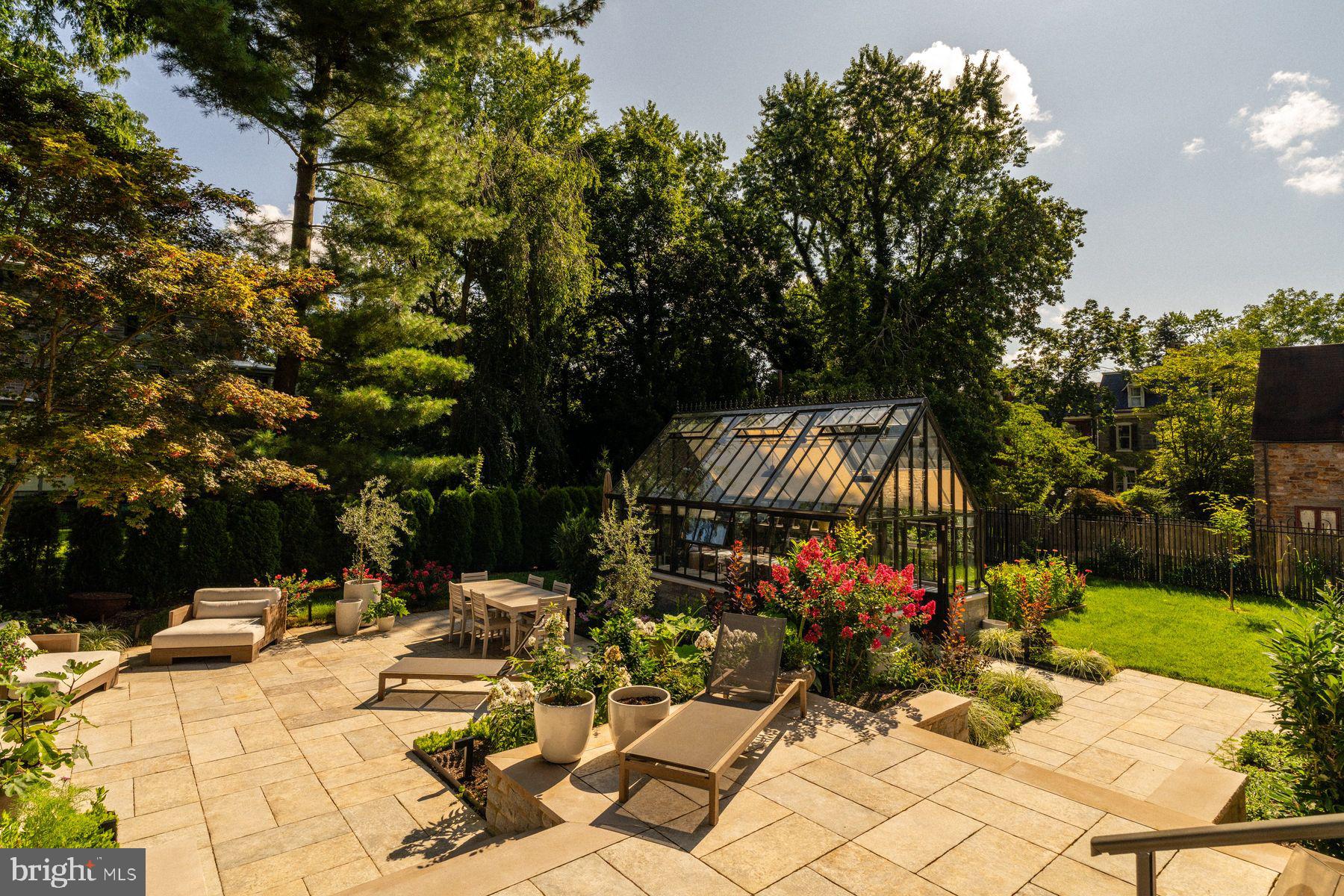 CHESTNUT HILL - Residential