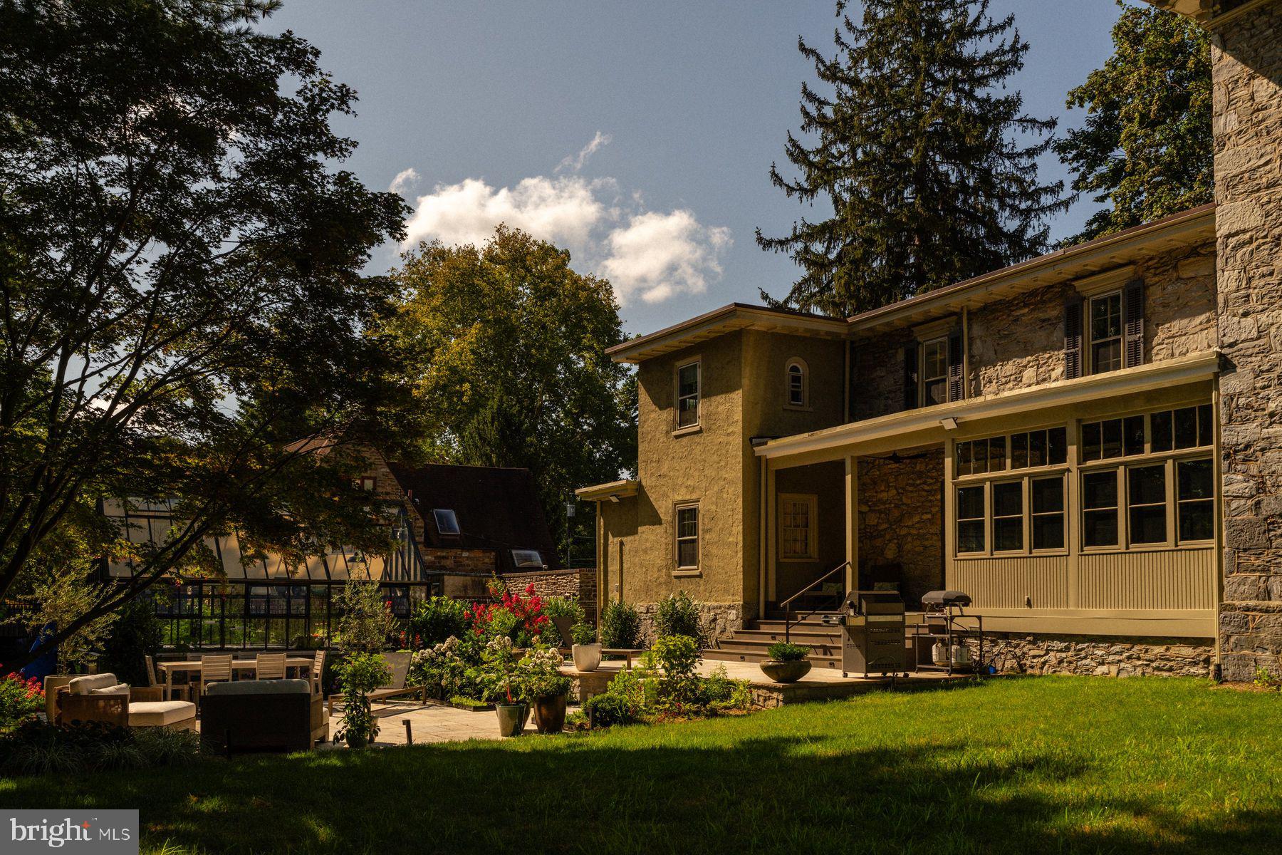 CHESTNUT HILL - Residential