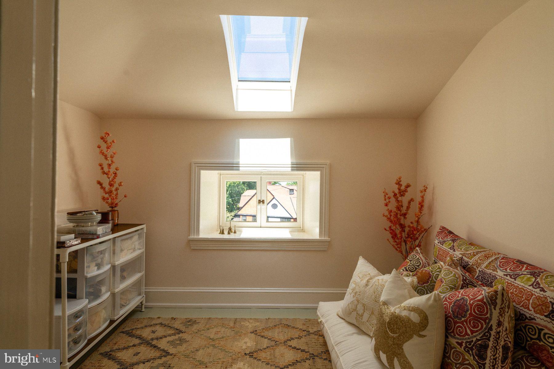 CHESTNUT HILL - Residential