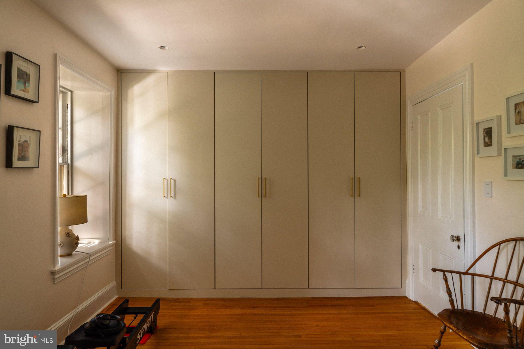 CHESTNUT HILL - Residential