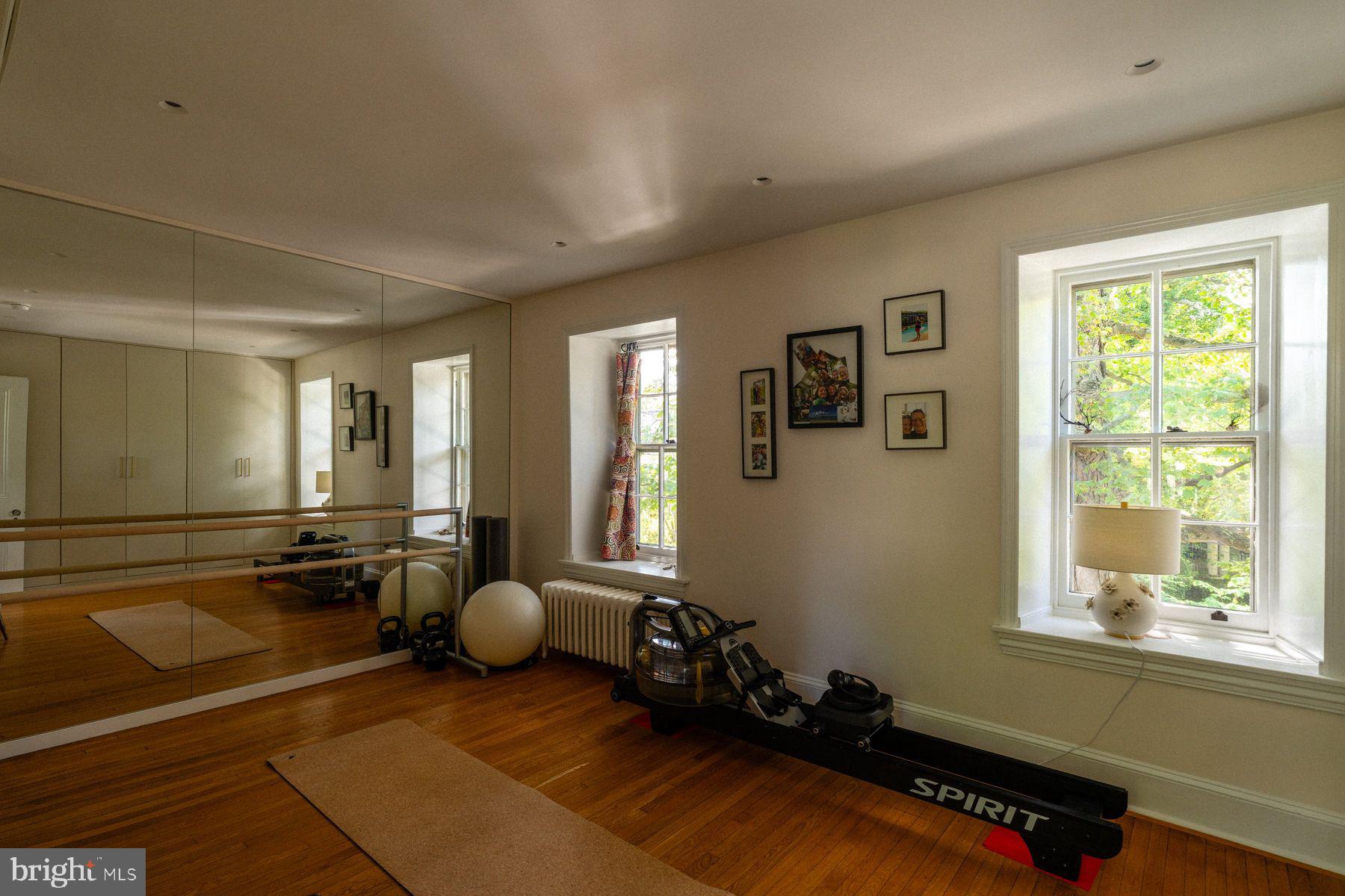 CHESTNUT HILL - Residential