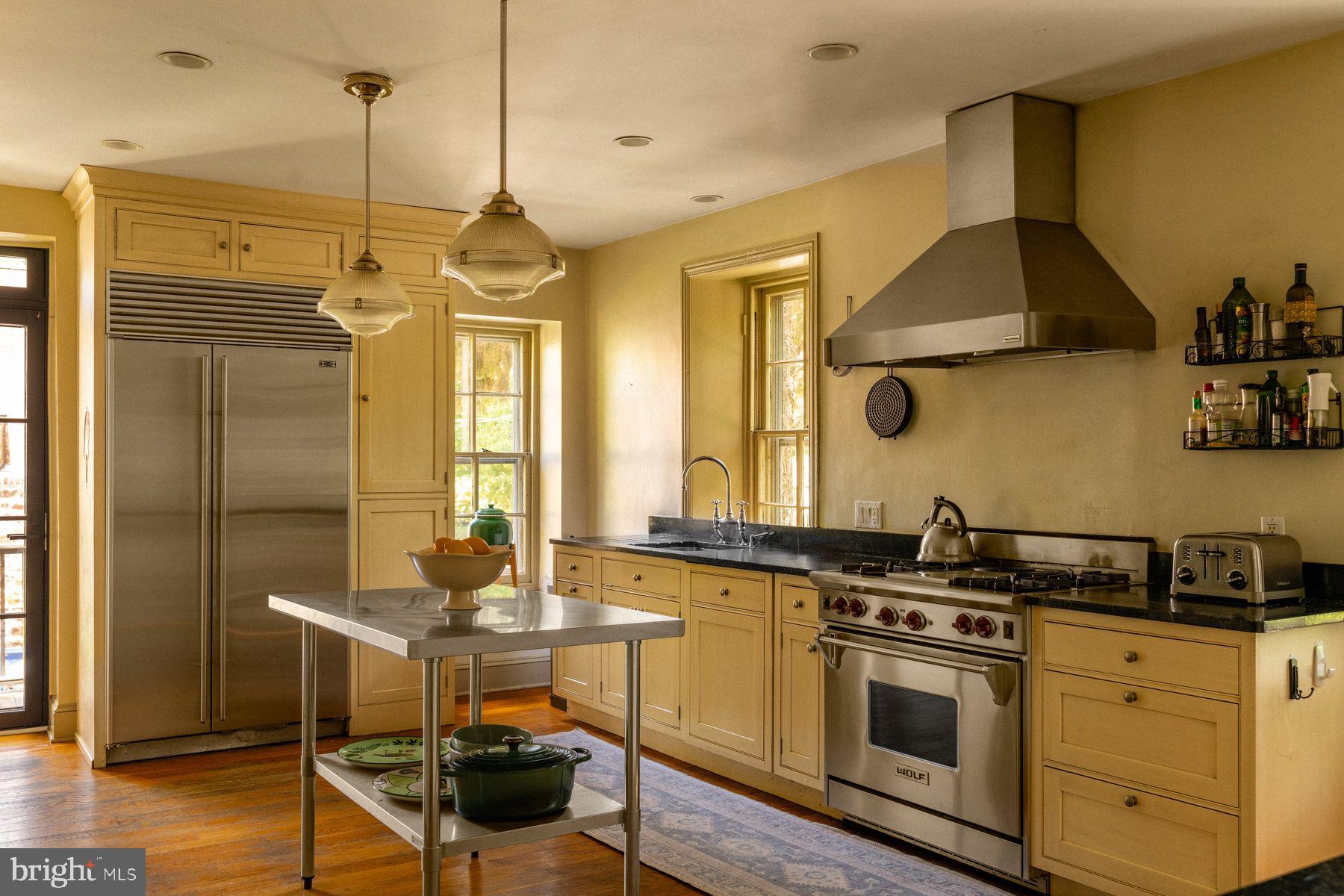 CHESTNUT HILL - Residential