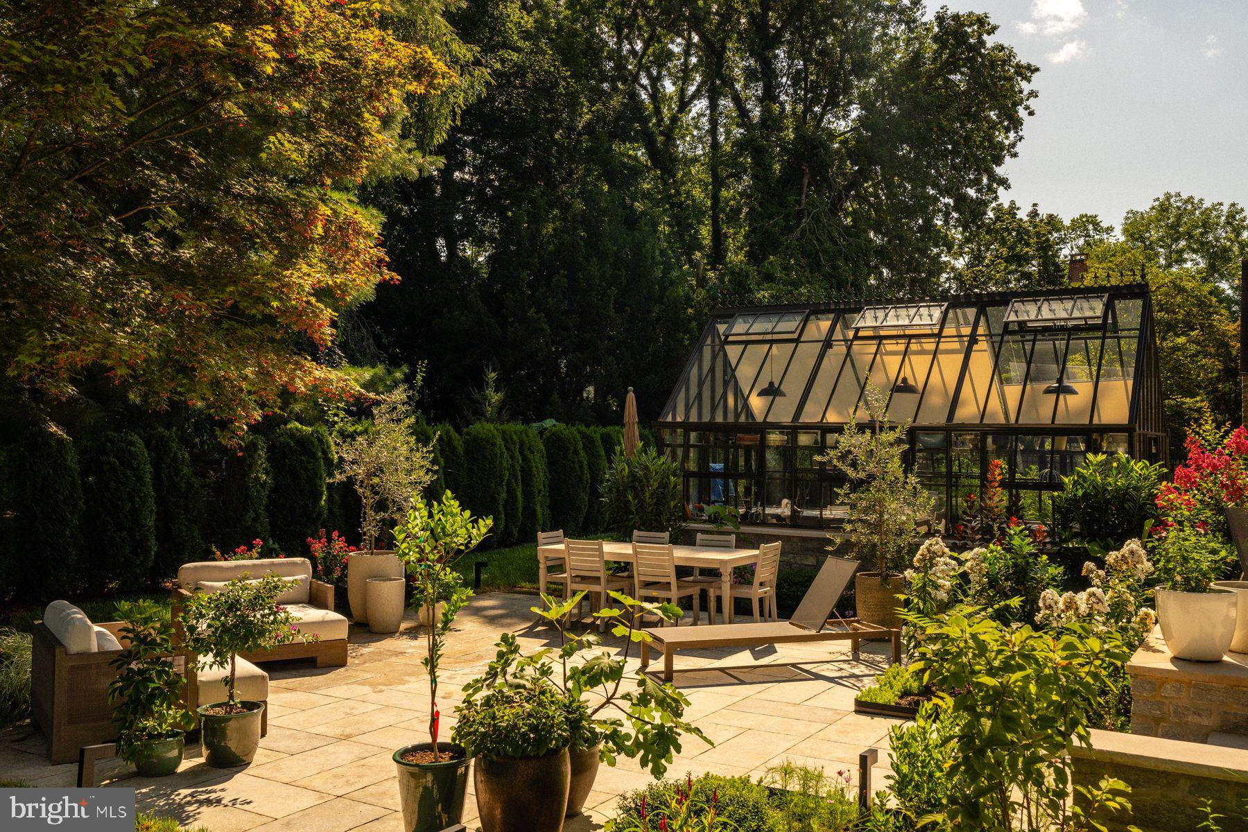 CHESTNUT HILL - Residential