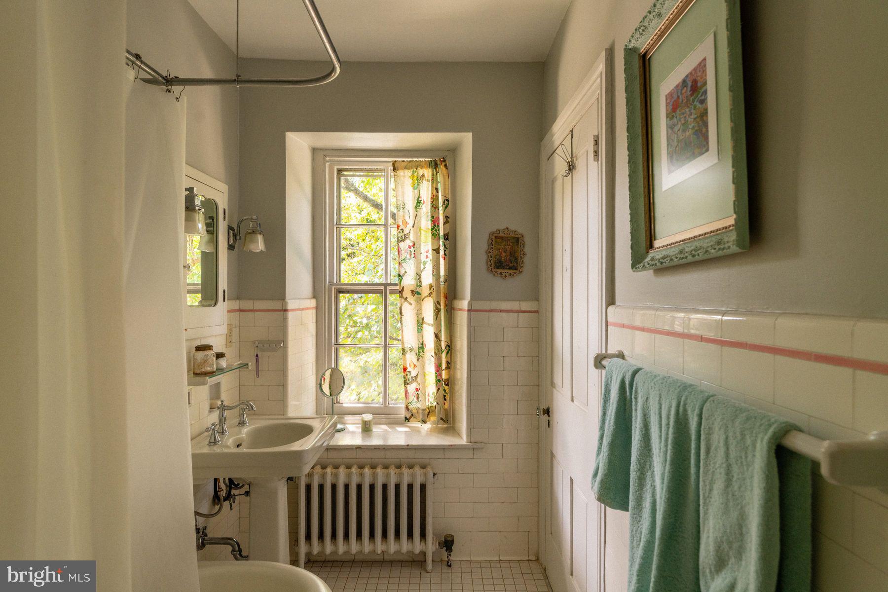 CHESTNUT HILL - Residential