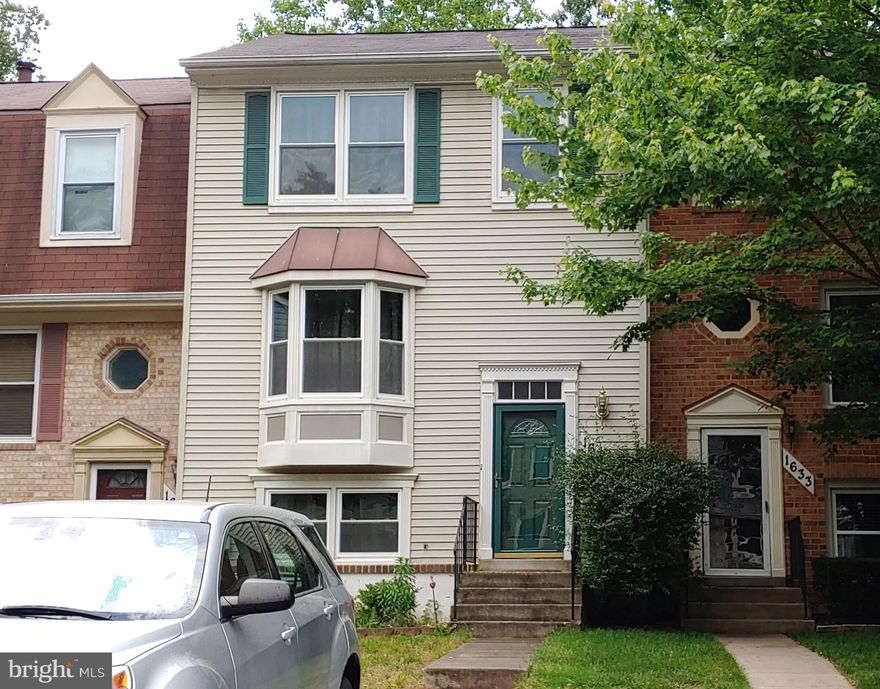 UPDATED/UPGRADED THROUGHOUT**BEAUTIFUL HARDWOOD FLOORS**LARGE, BRIGHT SKYLIGHT WITH REMOTE CONTROL SHADE**PRIMARY SUITE HAS CATHEDRAL CEILING, WALK-IN CLOSET, AND ATTACHED BATH**KITCHEN HAS DIRECT ACCESS TO BACK DECK  FOR EASY ENTERTAINING**LOWER WALK OUT LEVEL TO BACK PATIO & FENCED REAR YARD**COMMUNITY AMENITIES INCLUDE RECREATION FIELD, WALKING PATHS, LAKE, PLAYGROUNDS, ETC.**SEE IT TODAY!!