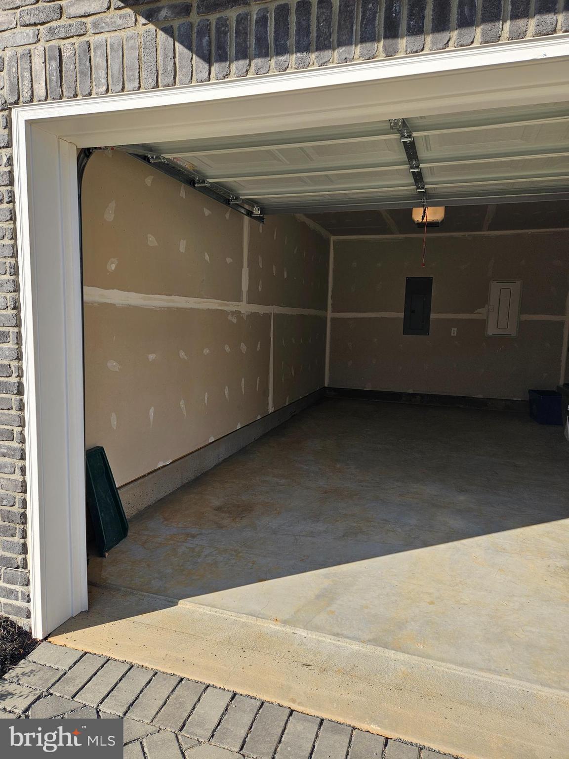 ABRAMS CROSSING - Residential Lease