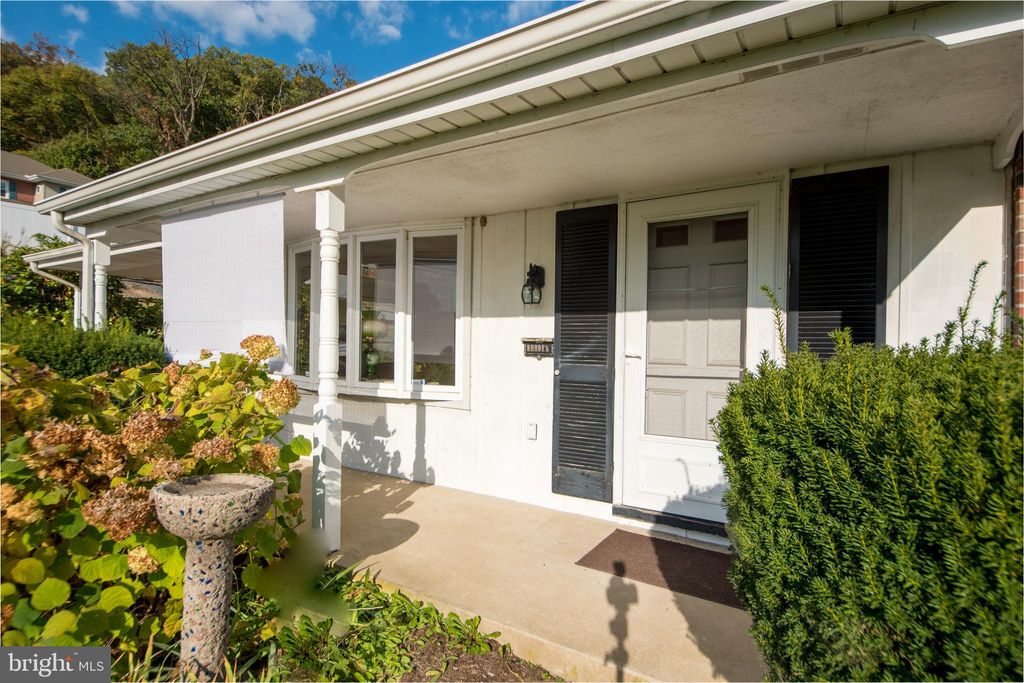 Photo of 421 KINDERHOOK RD, COLUMBIA, PA 17512 (MLS # PALA2026700)