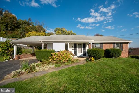 Photo of 421 KINDERHOOK RD, COLUMBIA, PA 17512 (MLS # PALA2026700)