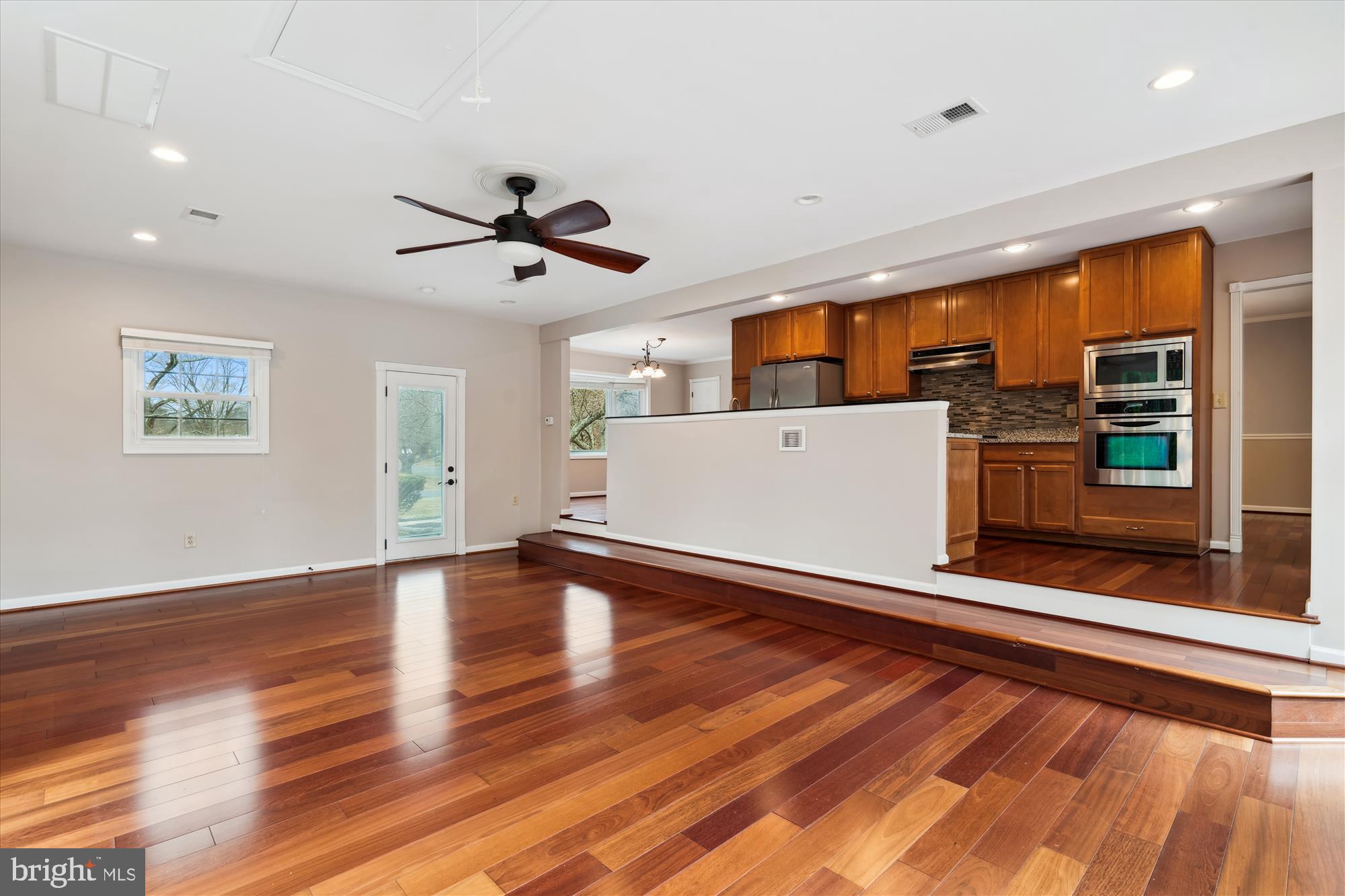 ROLLING HILLS - Residential