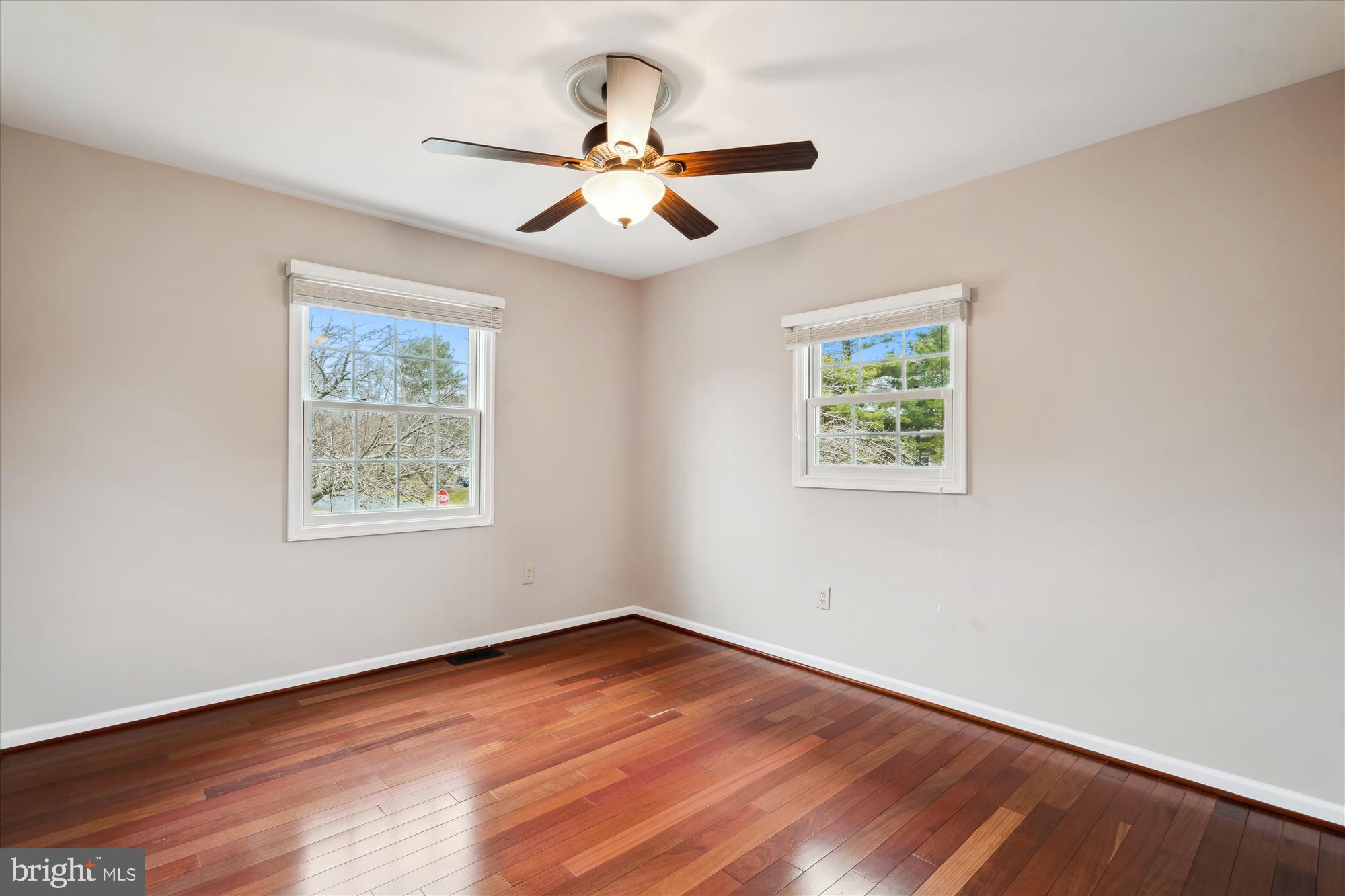 ROLLING HILLS - Residential