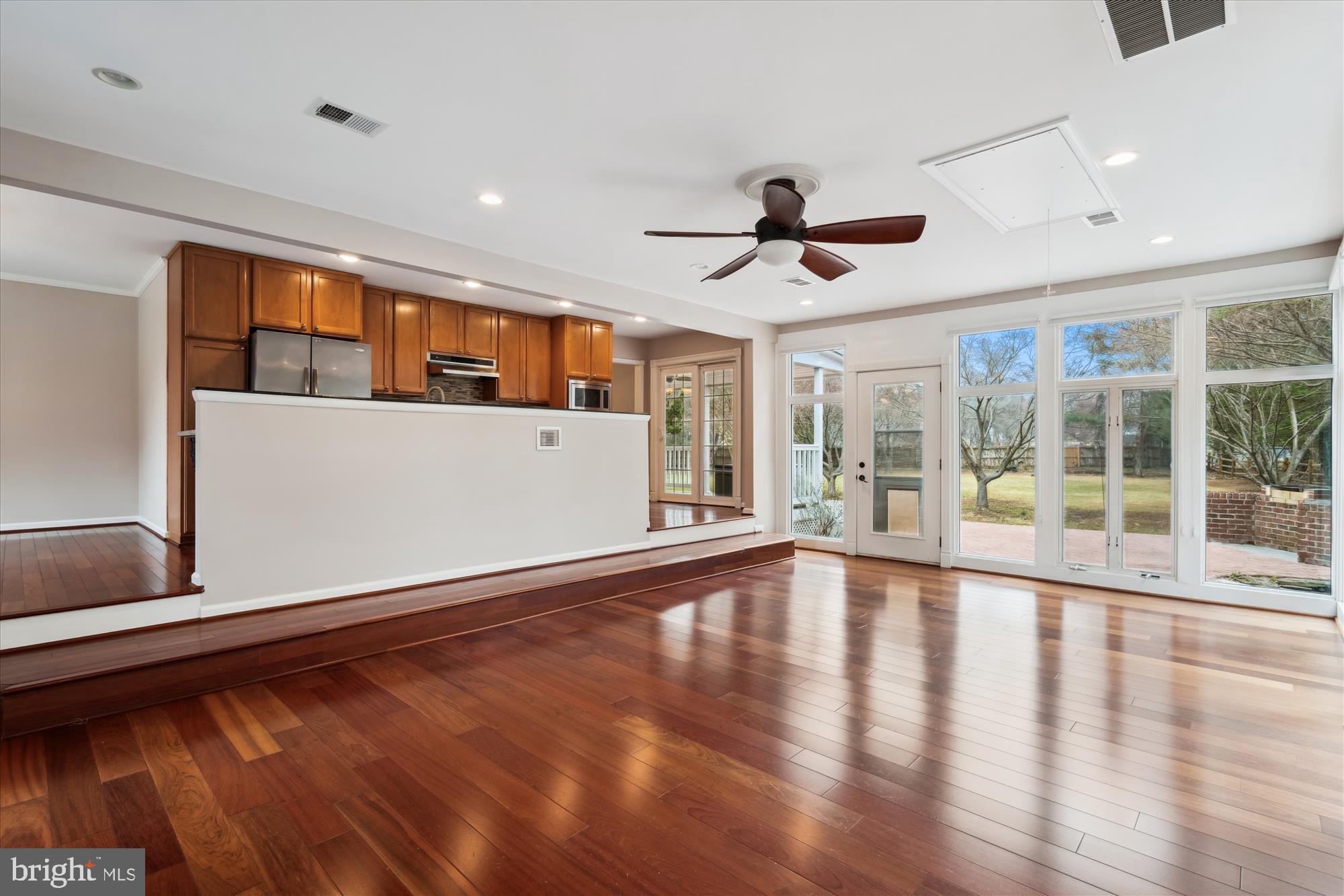 ROLLING HILLS - Residential