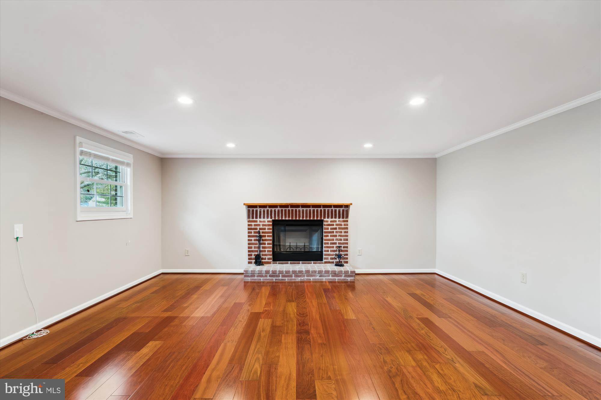 ROLLING HILLS - Residential