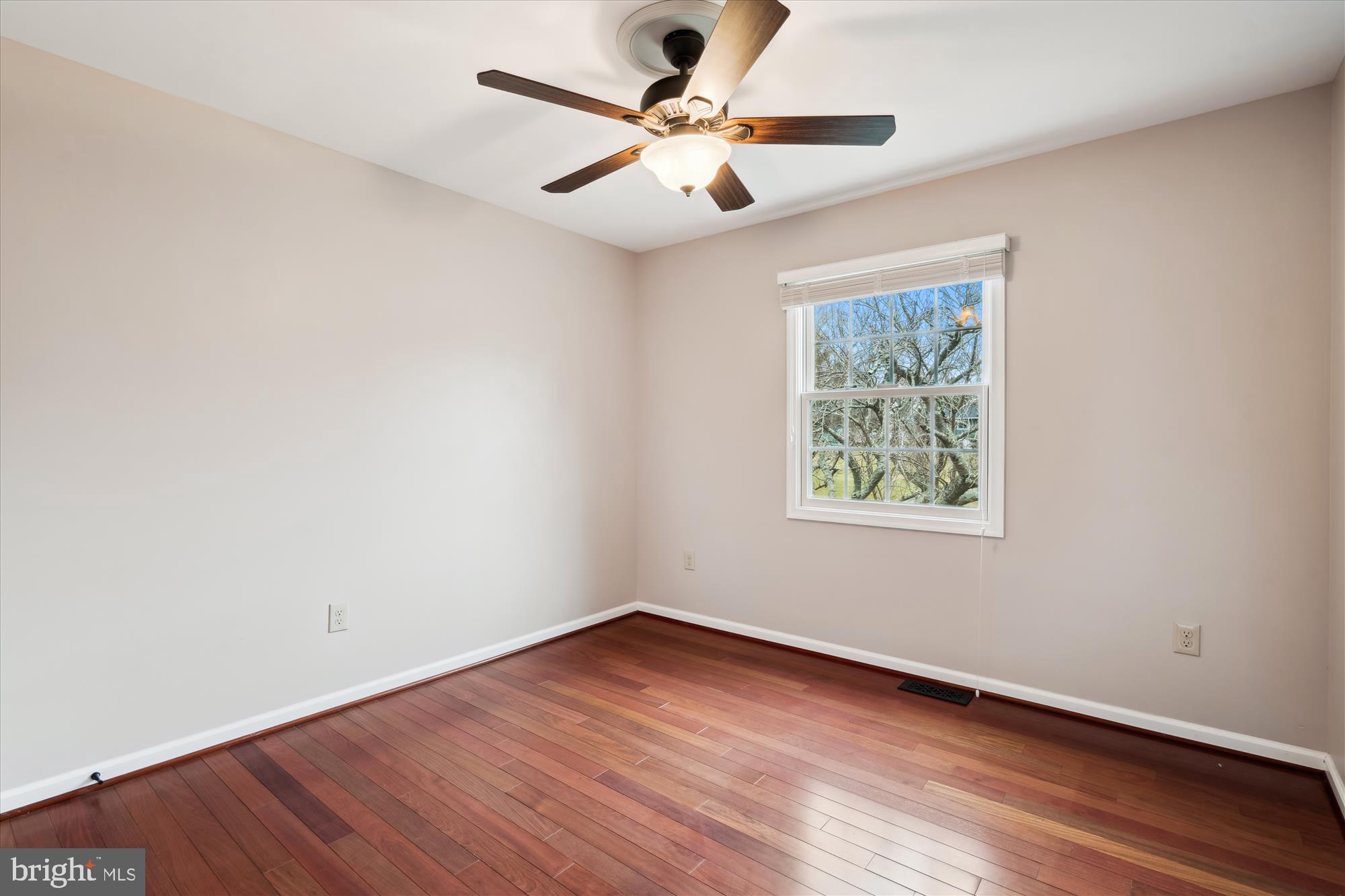 ROLLING HILLS - Residential