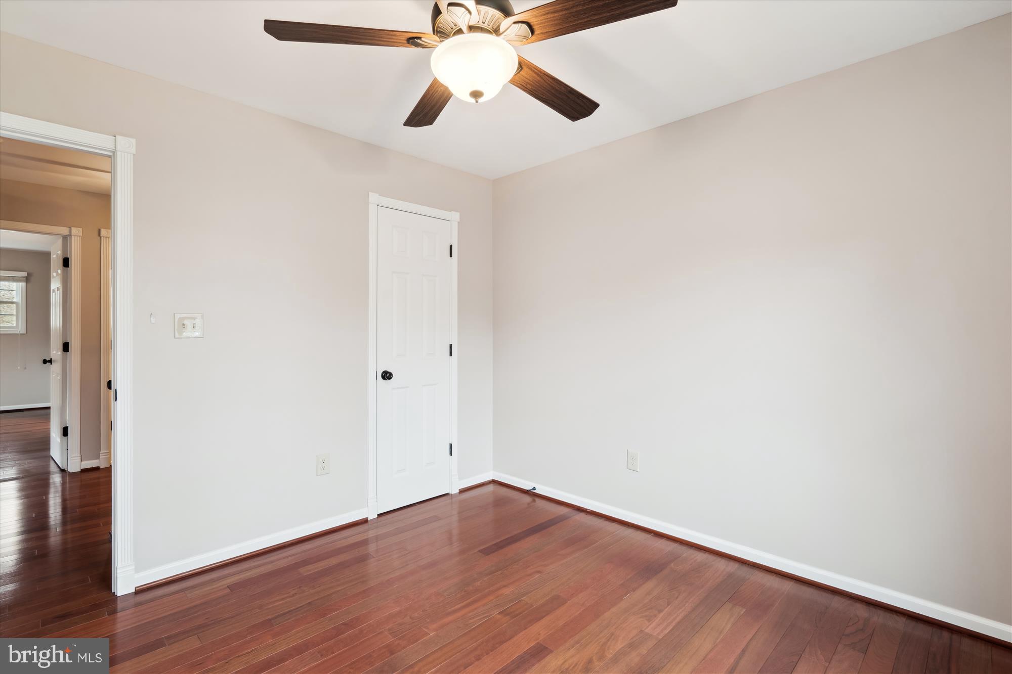 ROLLING HILLS - Residential