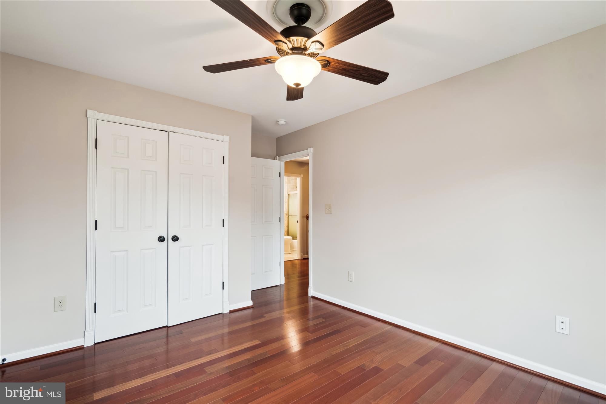 ROLLING HILLS - Residential