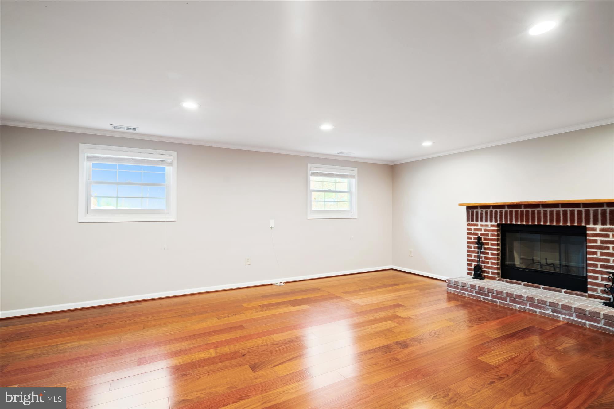 ROLLING HILLS - Residential