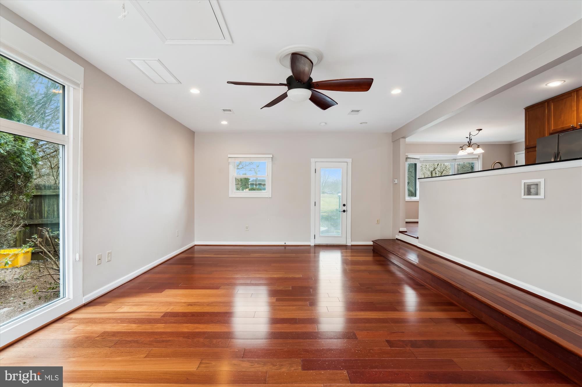 ROLLING HILLS - Residential