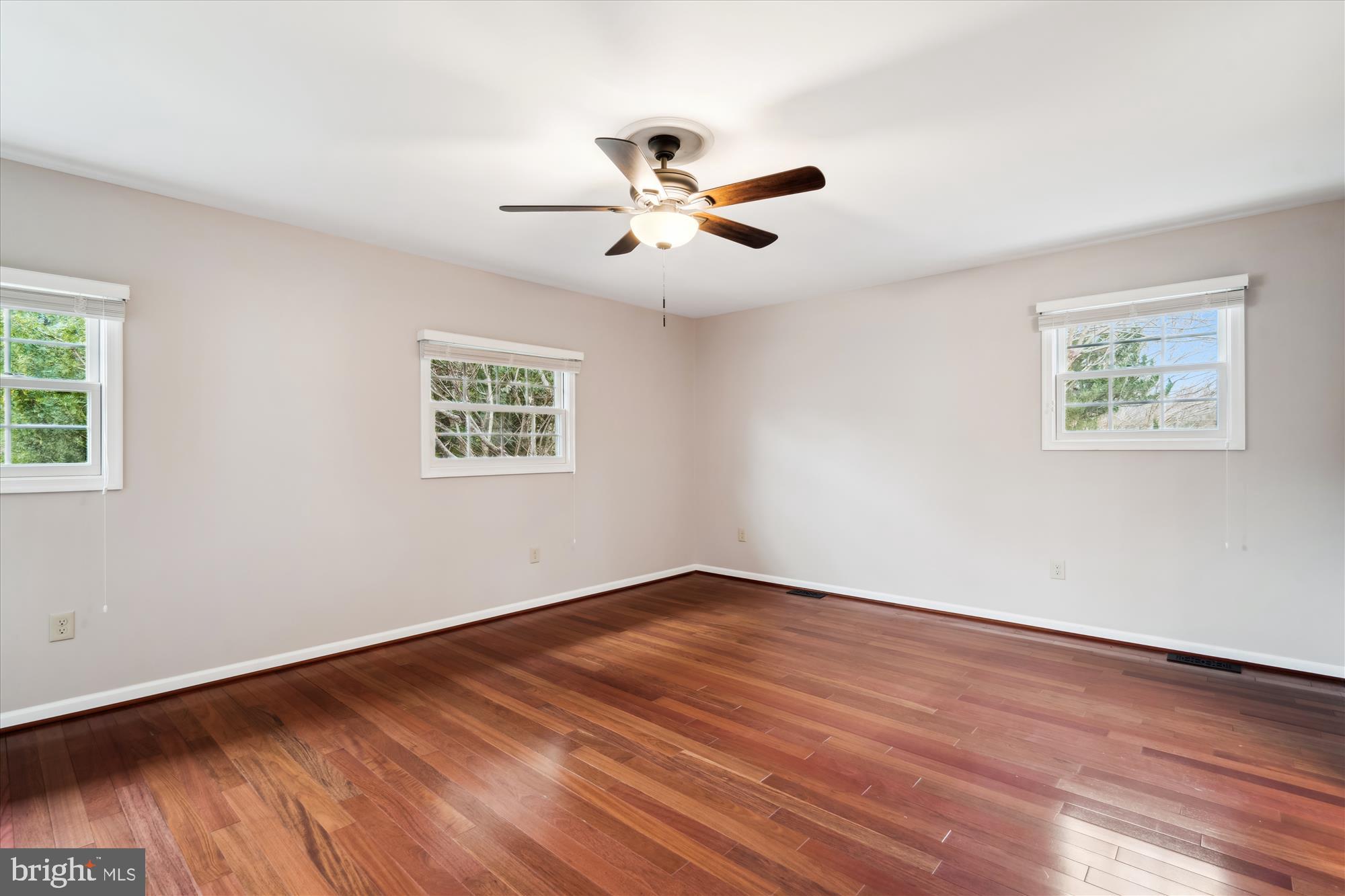 ROLLING HILLS - Residential