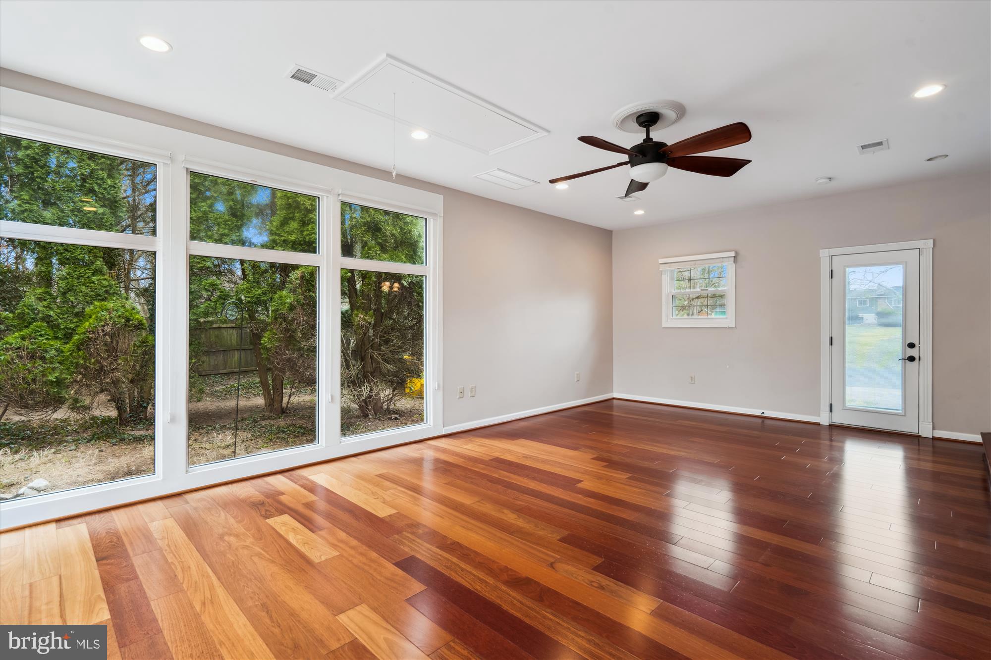 ROLLING HILLS - Residential