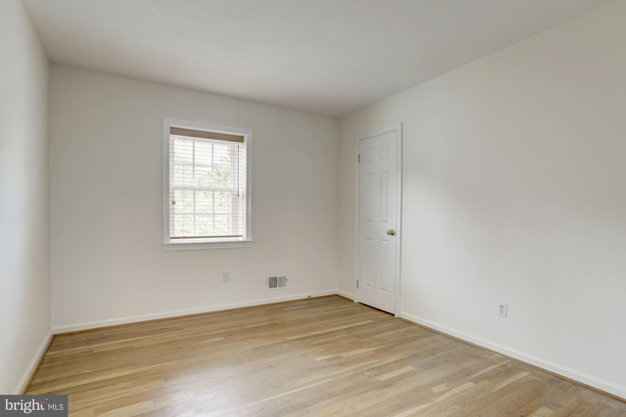 EAST GATE OF POTOMAC - Residential Lease