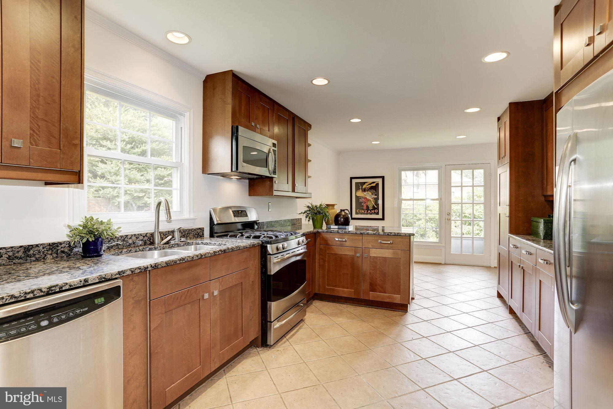 EAST GATE OF POTOMAC - Residential Lease