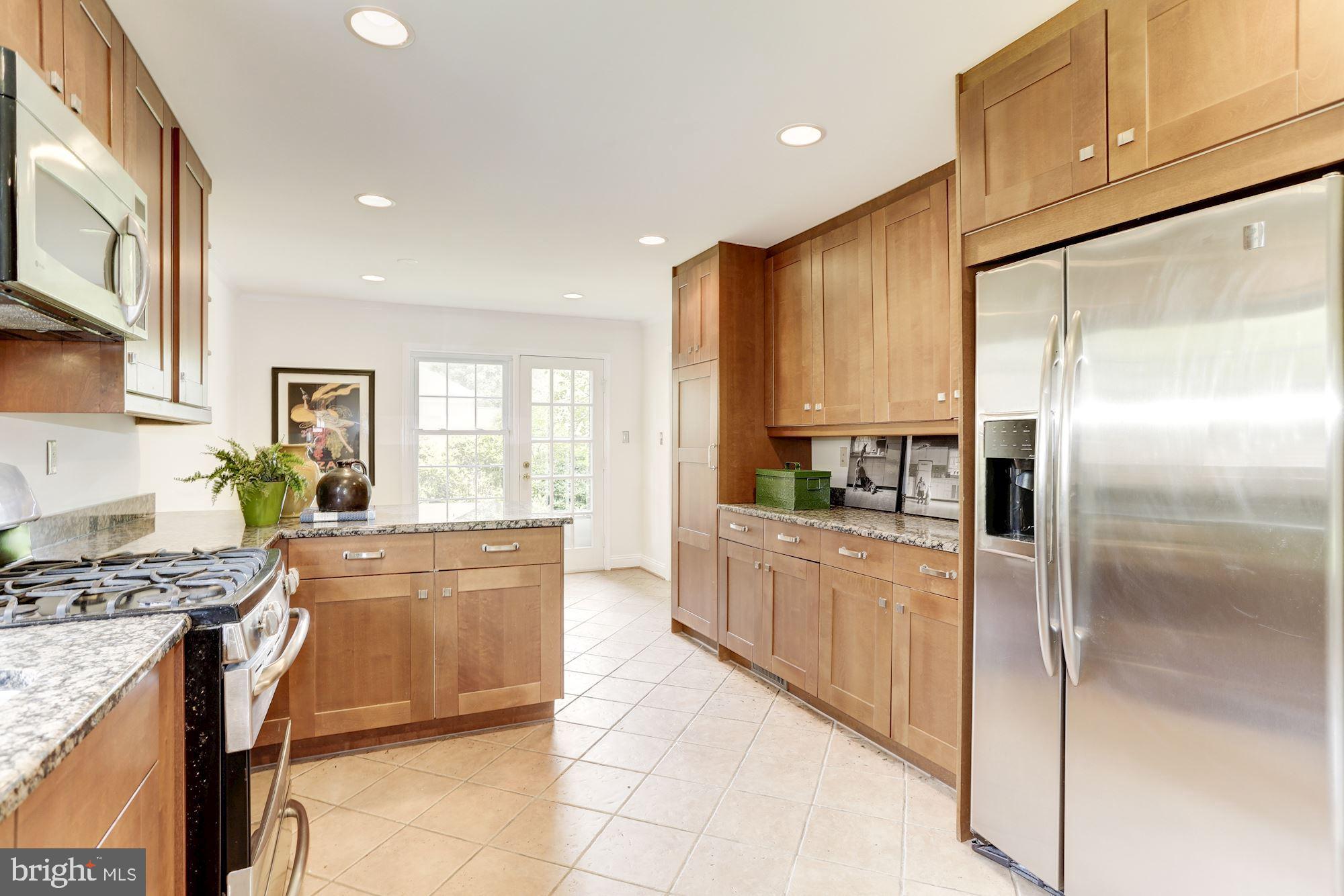 EAST GATE OF POTOMAC - Residential Lease