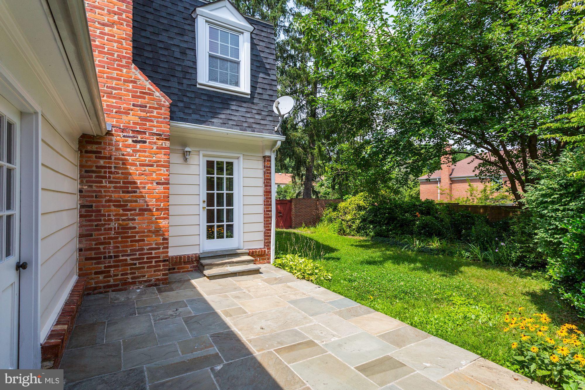 EAST GATE OF POTOMAC - Residential Lease