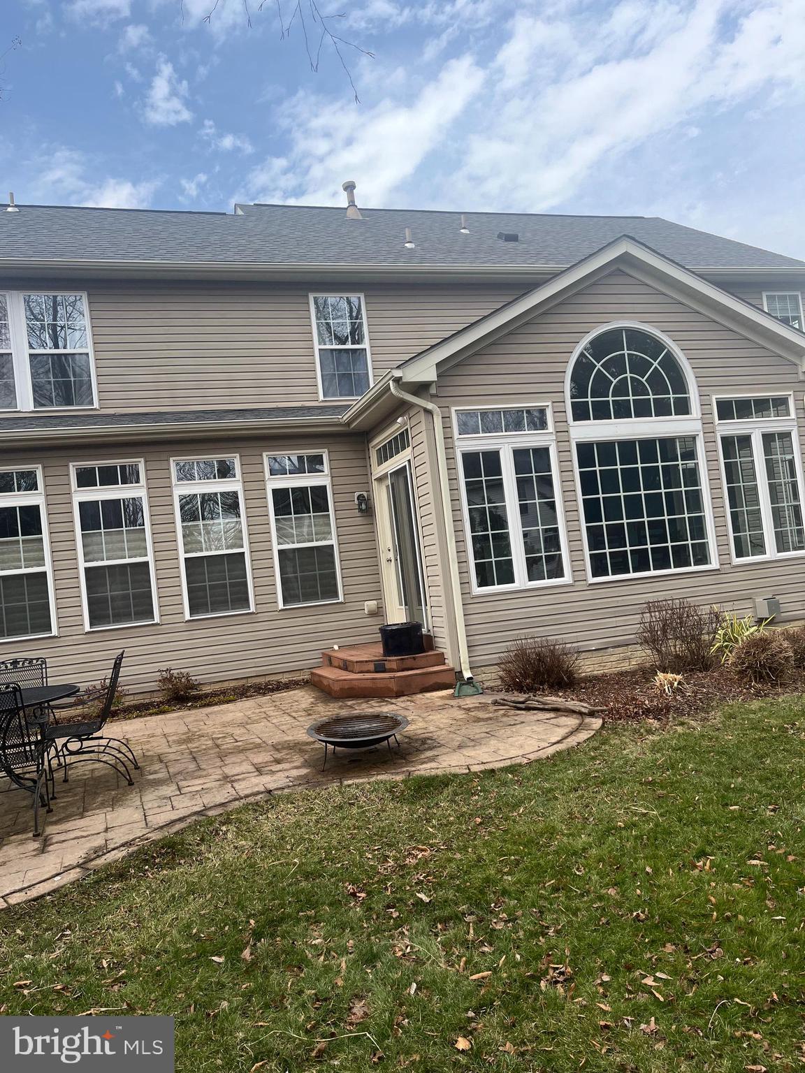 1733 DEARBOUGHT DRIVE