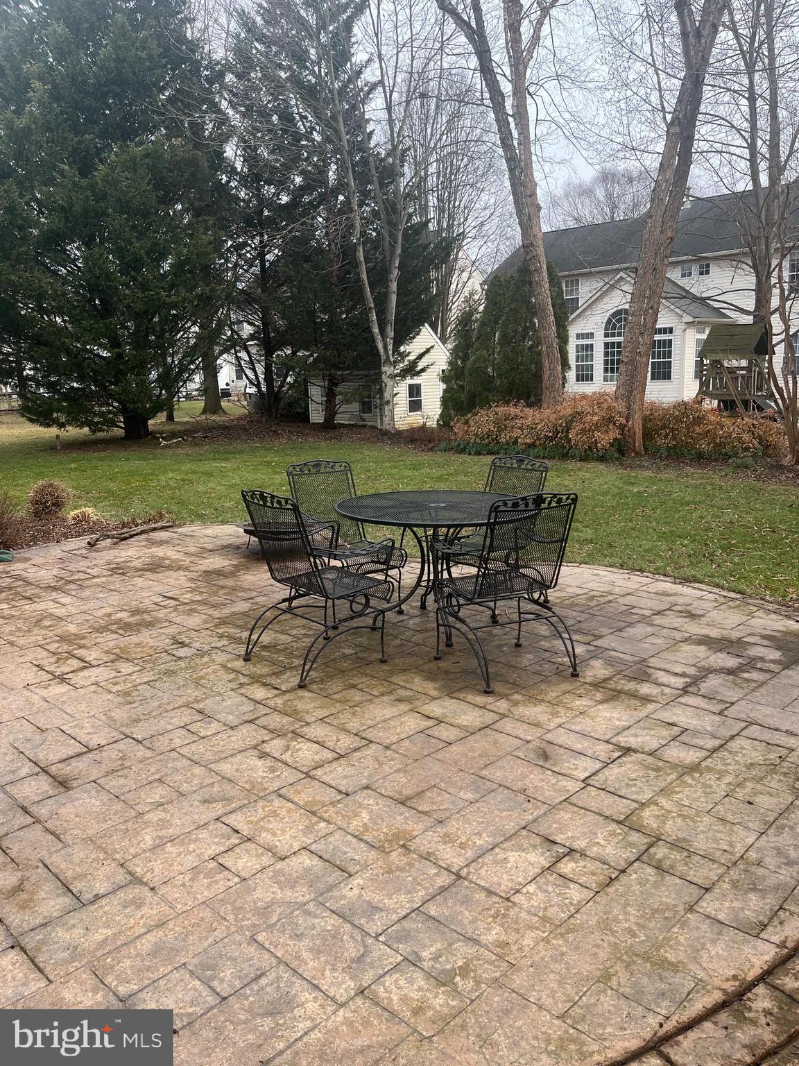 1733 DEARBOUGHT DRIVE