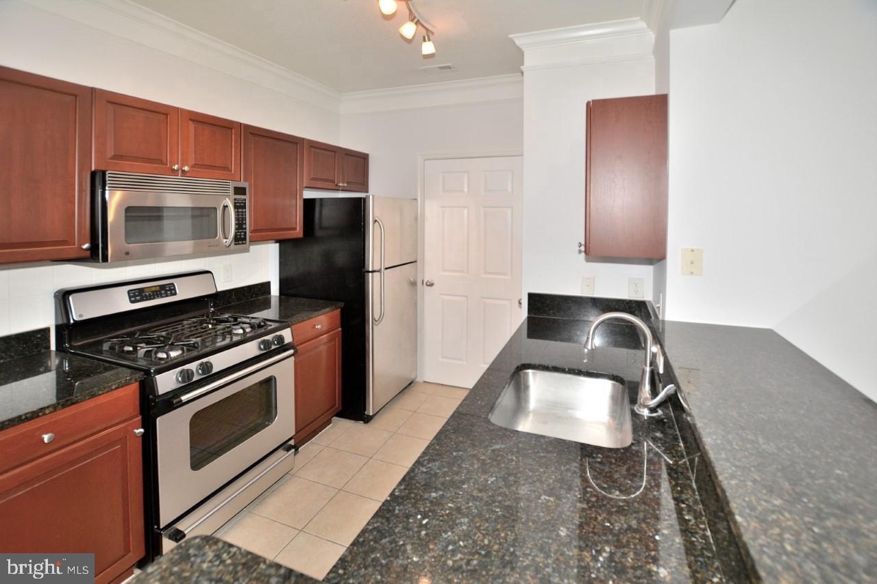 WESTCHESTER AT STRATFORD - Residential Lease