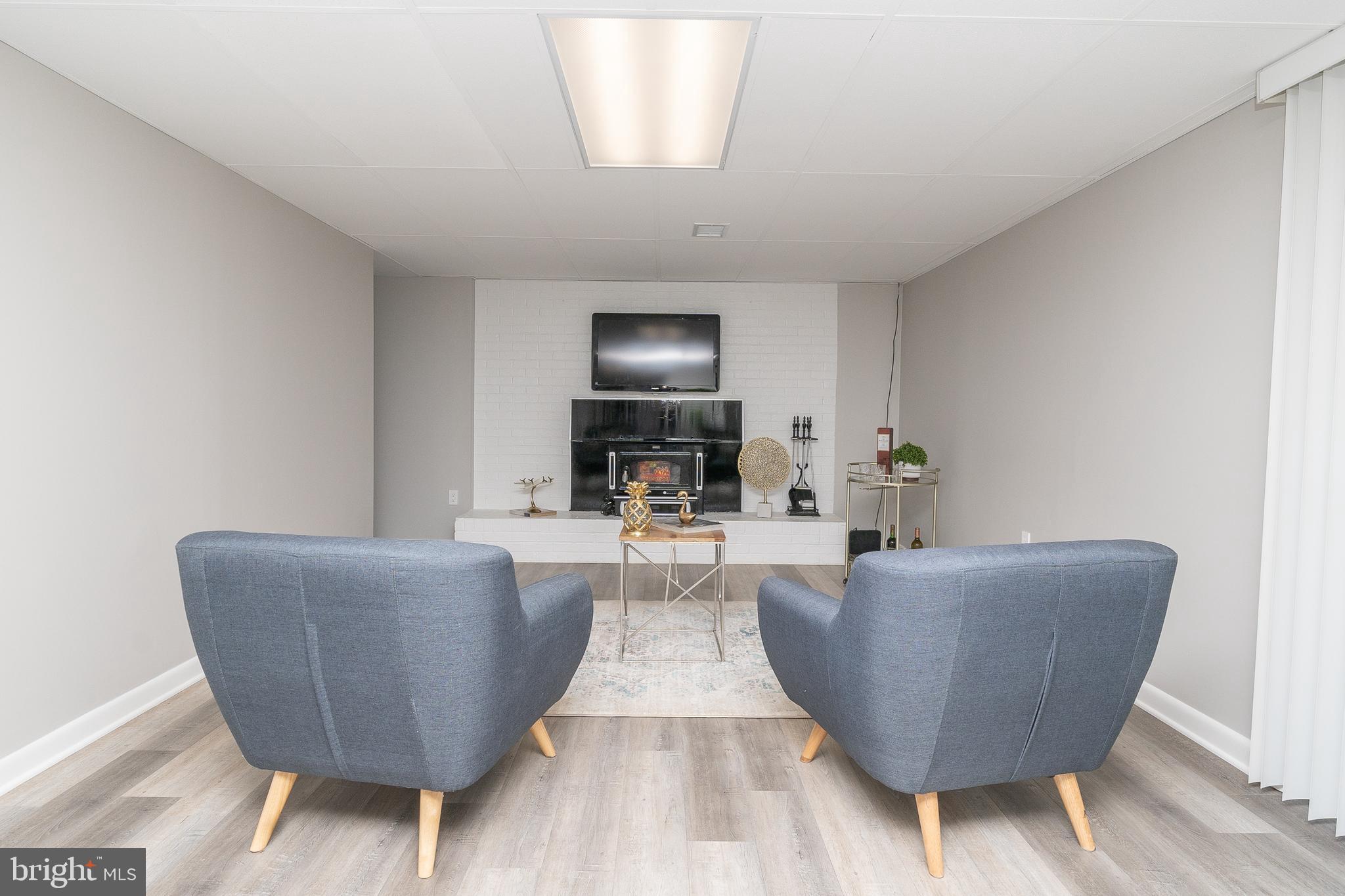 WILLIAMSBURG ESTATES - Residential