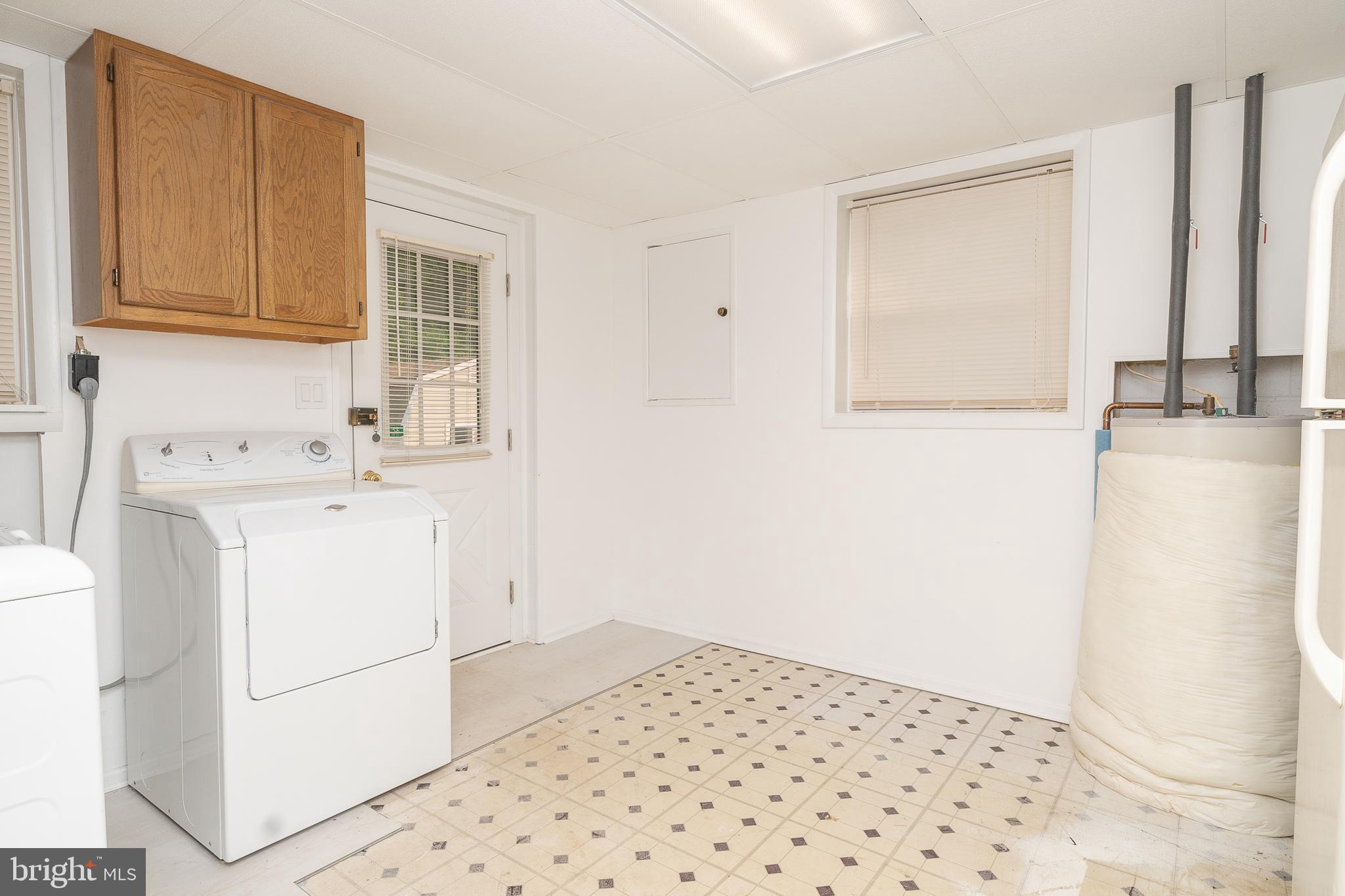 WILLIAMSBURG ESTATES - Residential