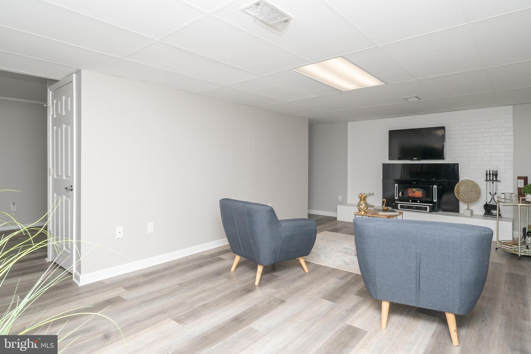 WILLIAMSBURG ESTATES - Residential