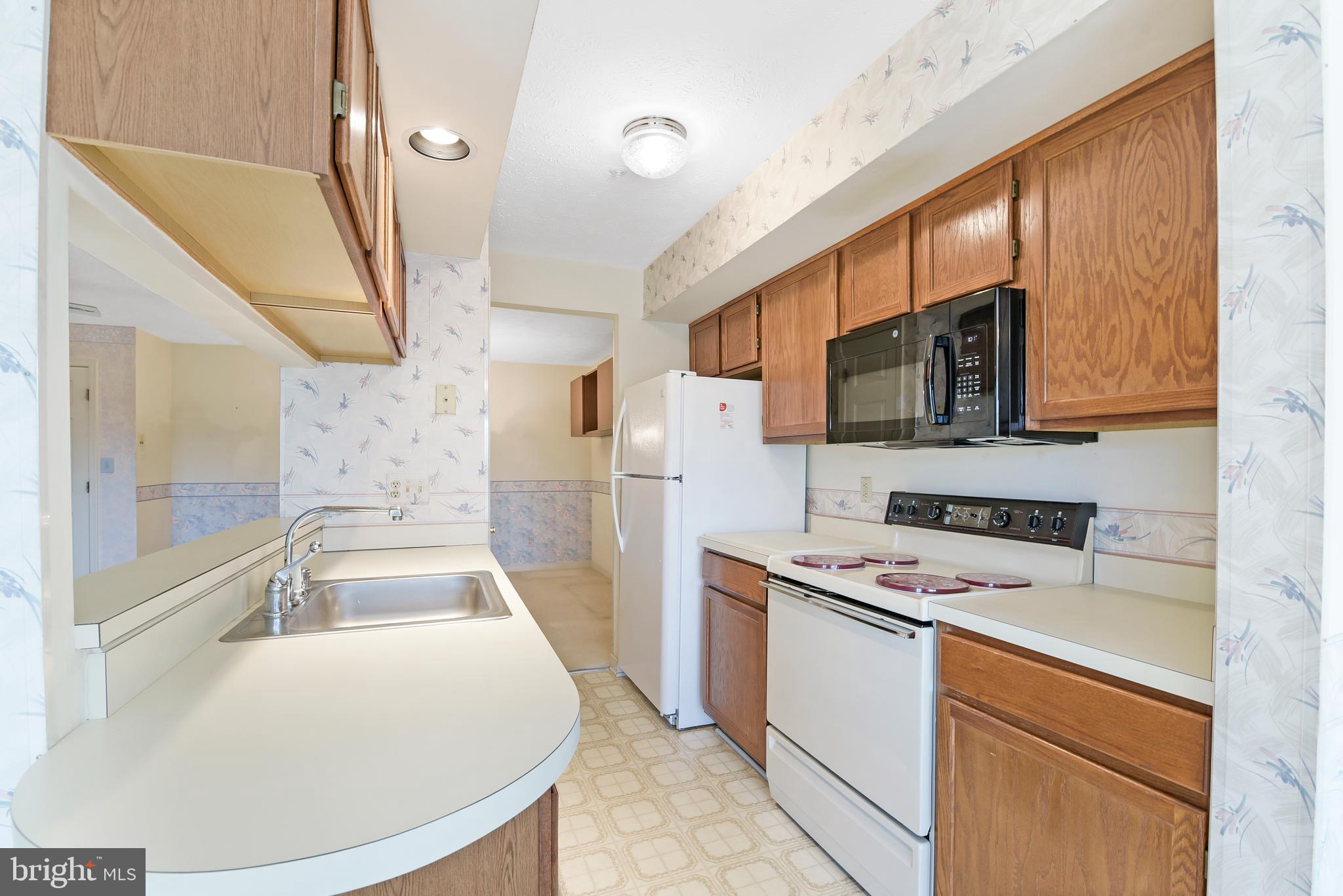 POND CONDOMINIUMS - Residential