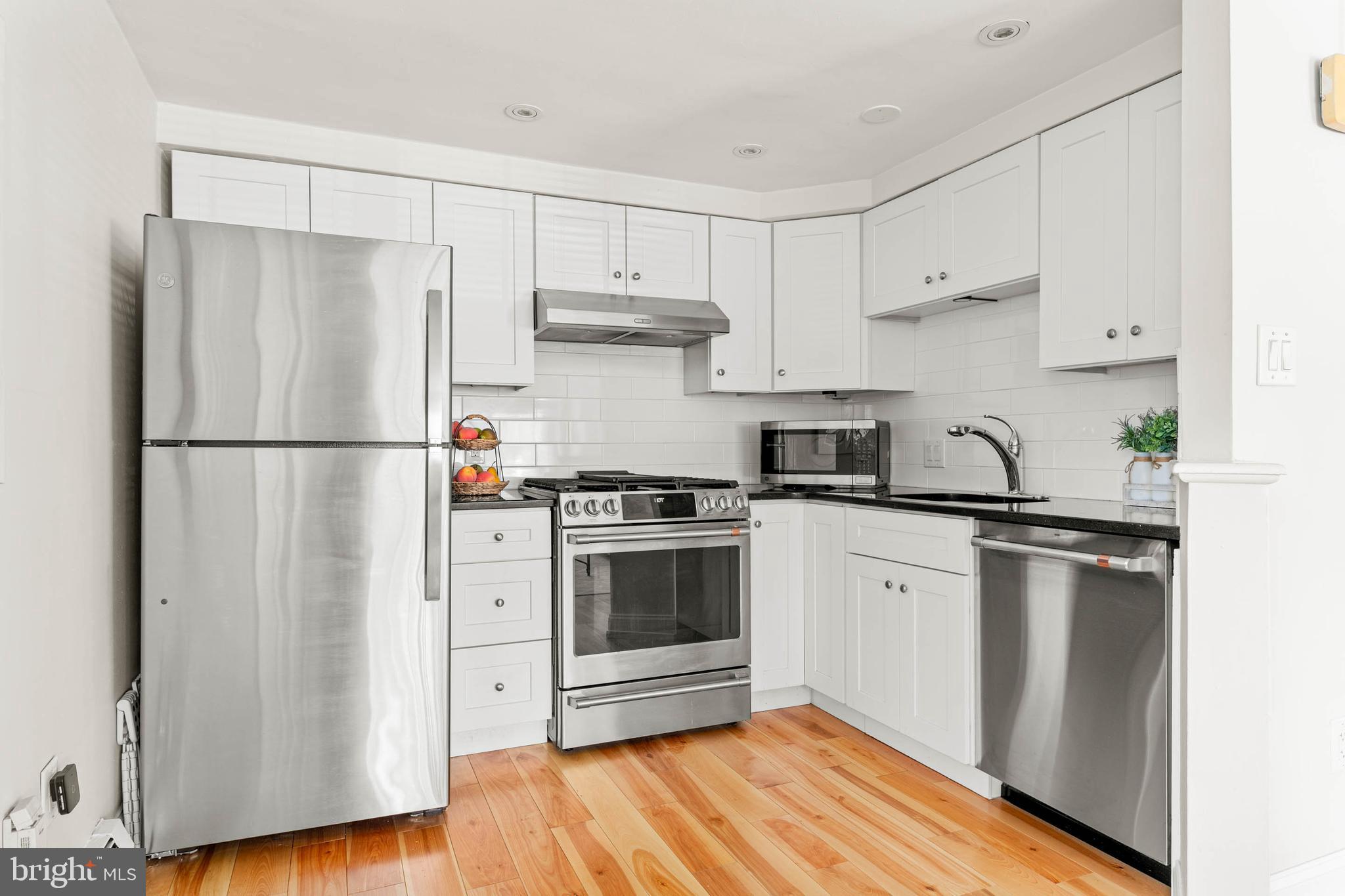 383 LAKESIDE ROAD G-2