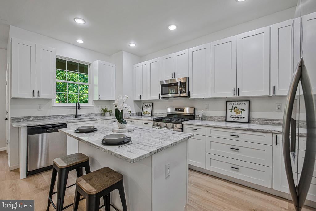 23219 SHAWS TAVERN 2351