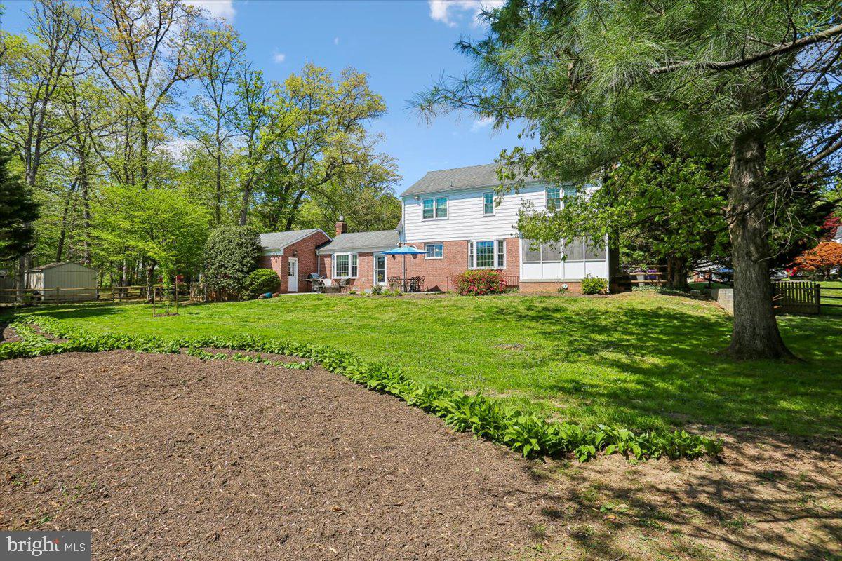 4004 MANOR PARK COURT