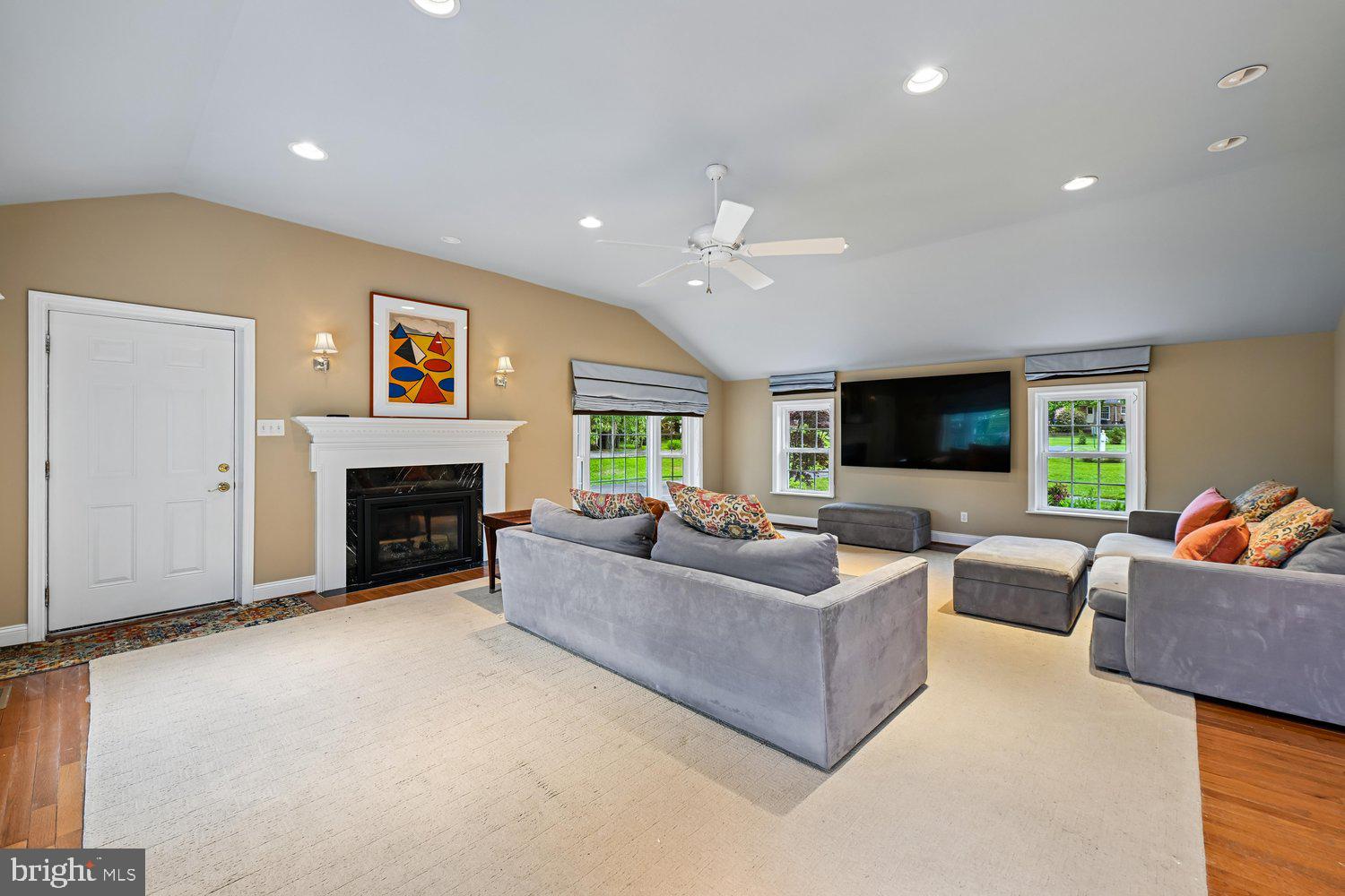 MANOR PARK - Residential