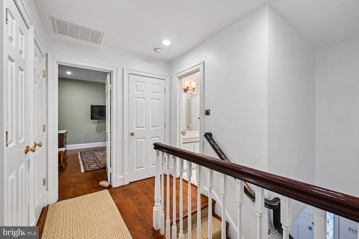 MANOR PARK - Residential