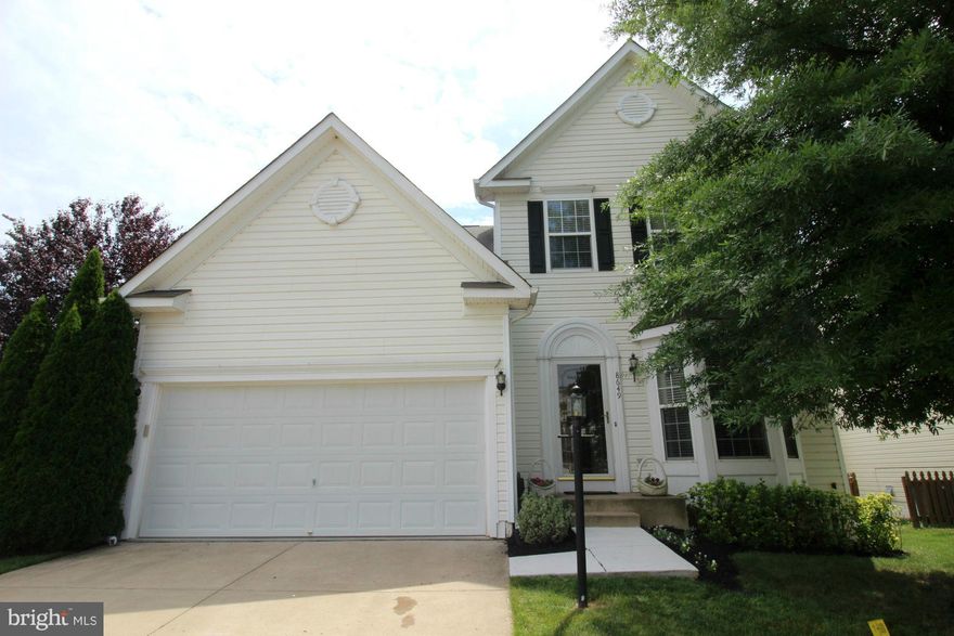 Beautiful 4BR, 3.5 BA w/ great upgrades! Formal LR & DR w/ bay window & wainscoting details. Bright eat-in KIT w/ new light granite & center island. SGD off KIT lead to wood deck & fenced yard. Large FR off KIT w/ gas FP and NEW plush carpet. Grand MBR suite w/ vaulted ceilings & 2 WICs. Attached MBA w/ double sinks, sep soaker tub, & glass shwr. Fin Base w/ lrg rec room, full BA, storage,& den.