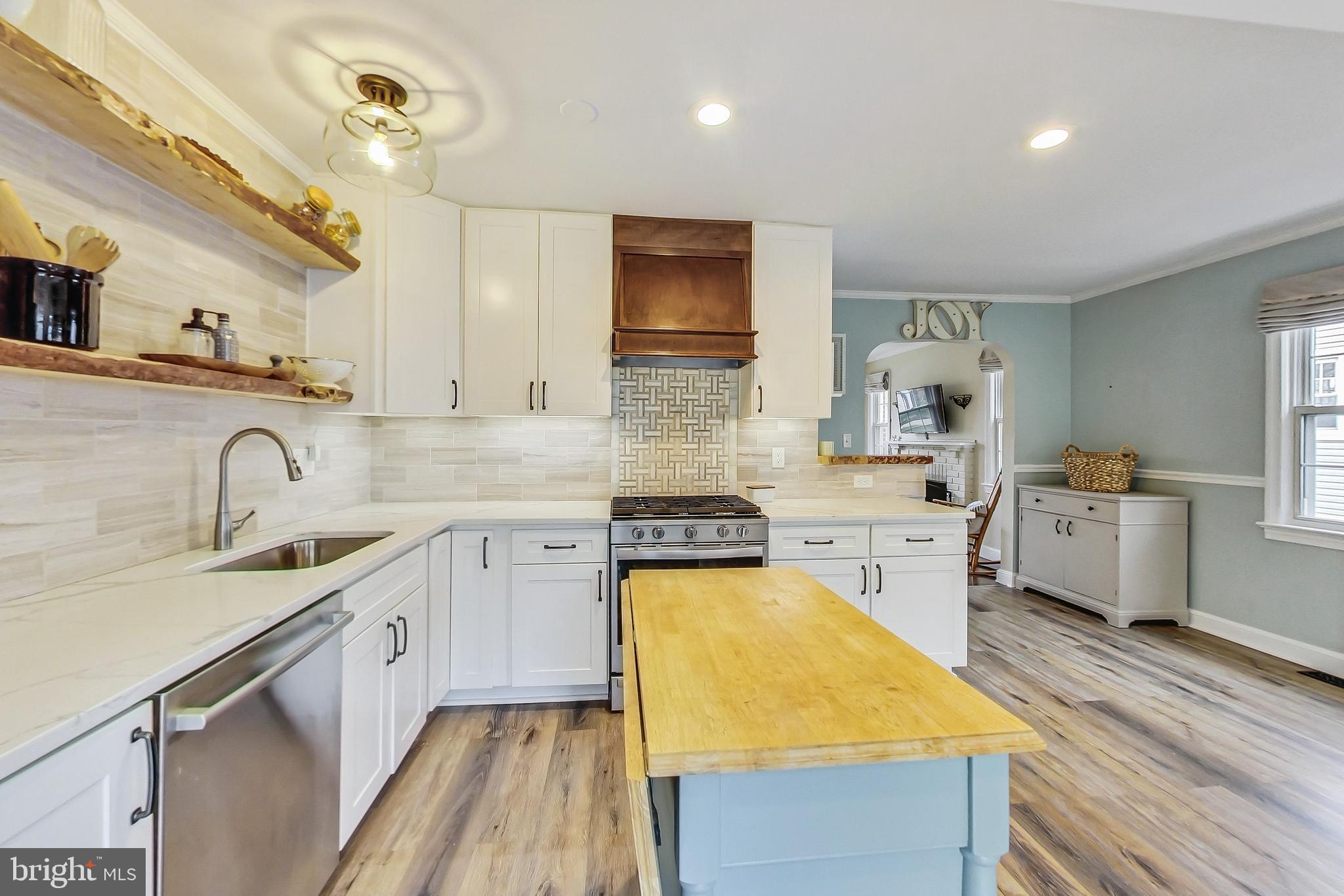 LEE HEIGHTS - Residential