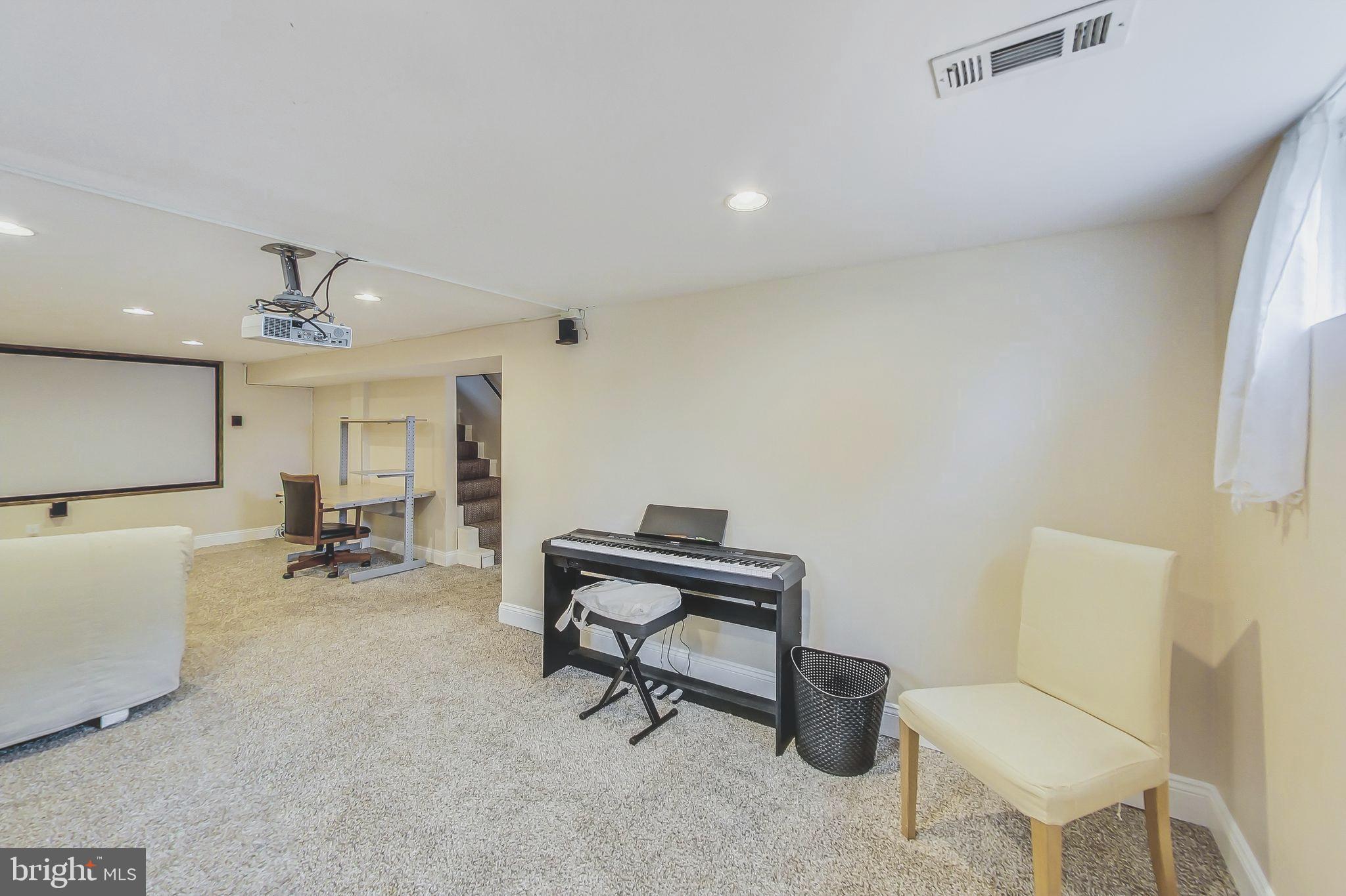 LEE HEIGHTS - Residential