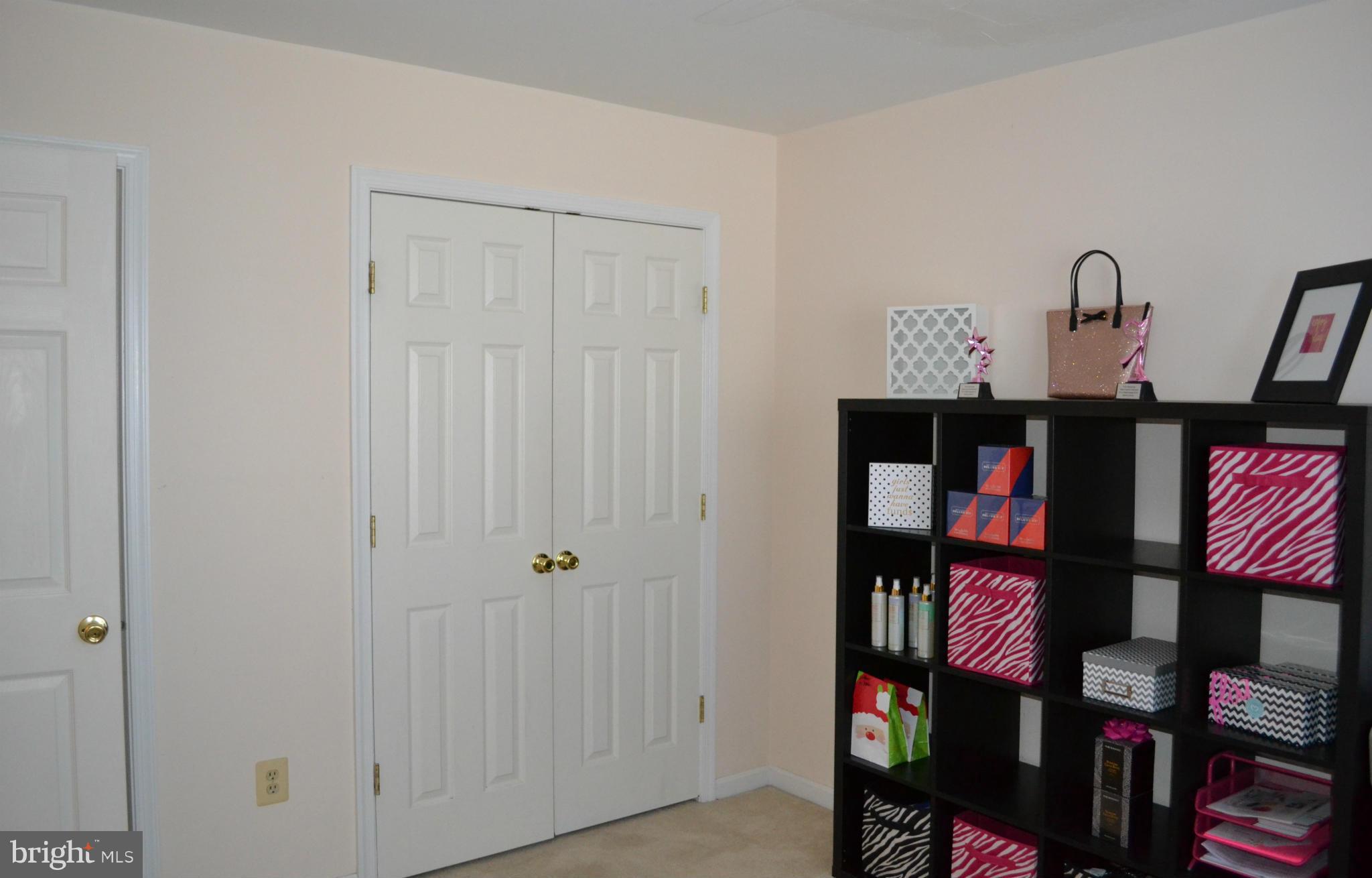 SEVEN OAKS - Residential