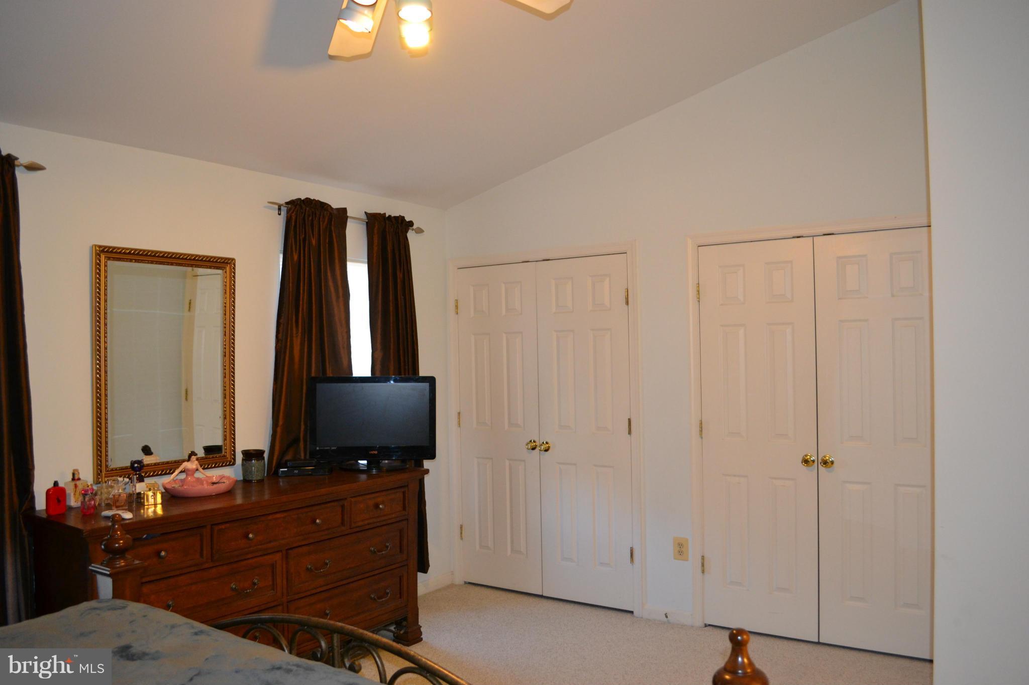 SEVEN OAKS - Residential