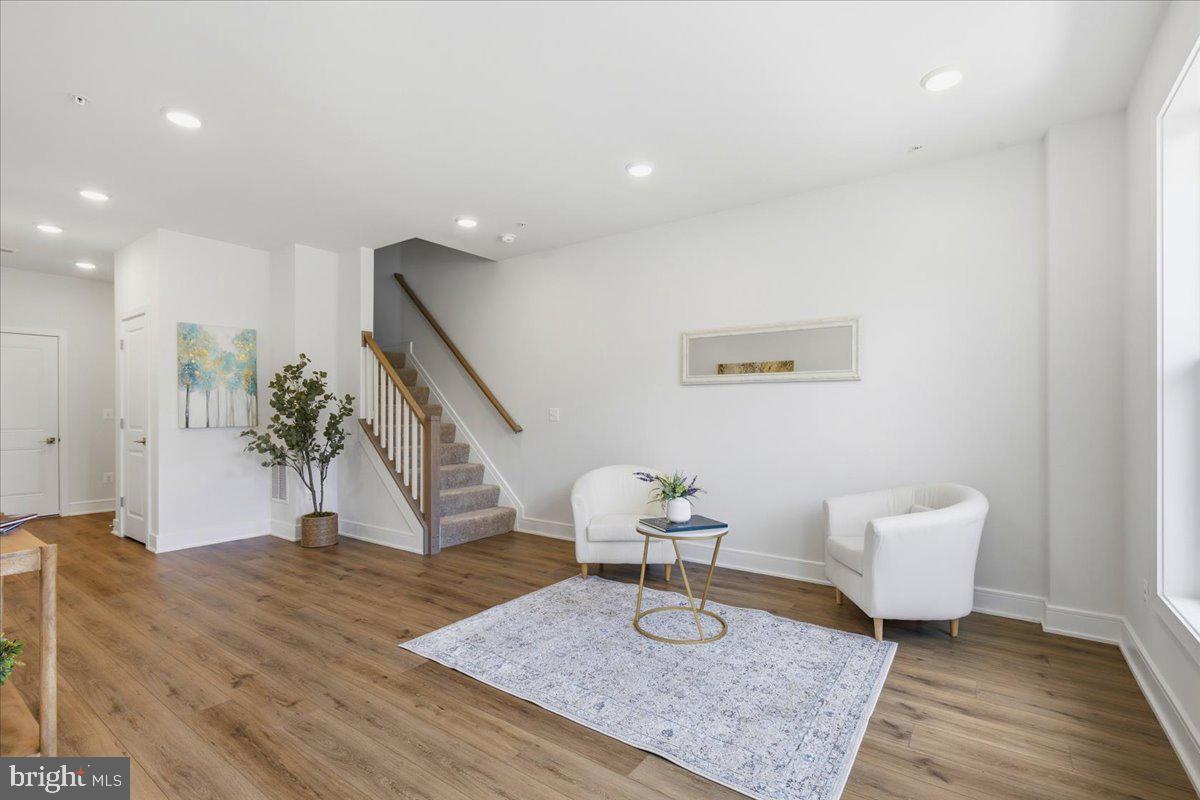43382 FARRINGDON SQUARE