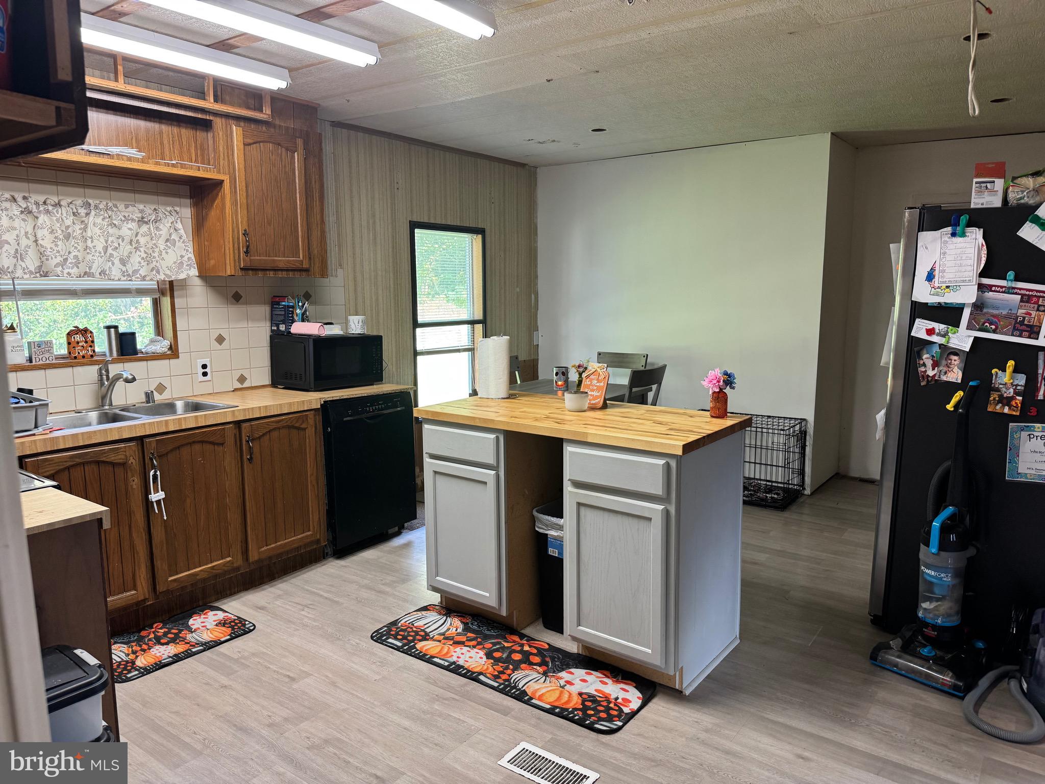 ENCHANTED ACRES - Residential