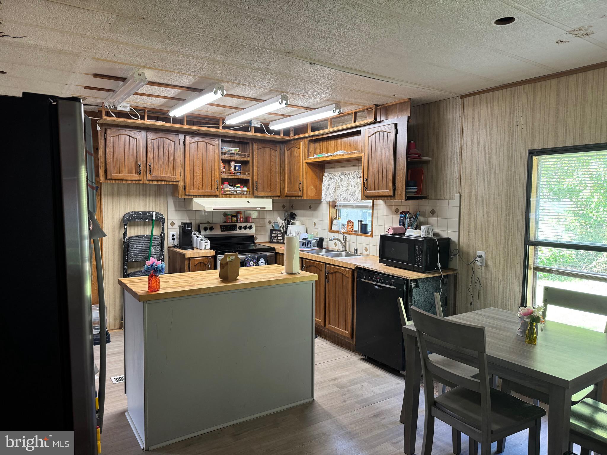 ENCHANTED ACRES - Residential