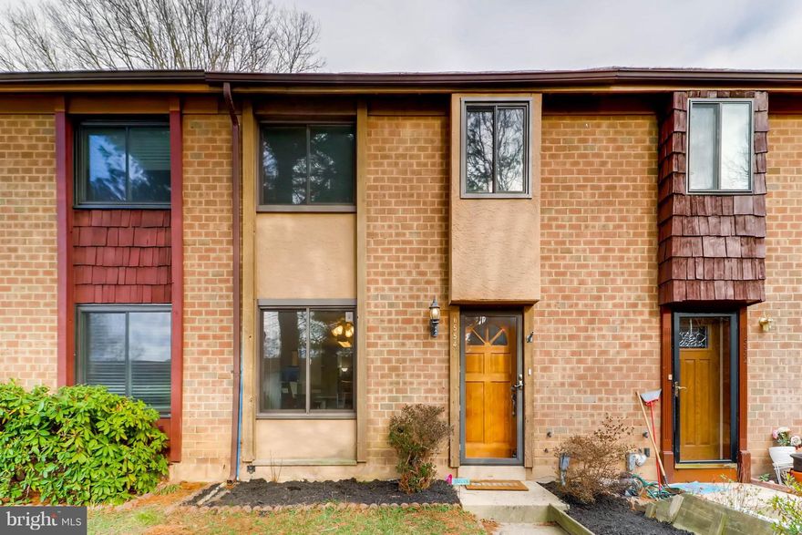 Lovely 3 bedroom 1 bath townhouse in the heart of Columbia. This home features updates throughout including gleaming hardwood floors on all levels as well as an updated kitchen with newer appliances. Enjoy entertaining in your private outdoor space, hosting dinner in your large dinning room or simply relaxing in your over sized family room. Once of the best buys in Columbia.