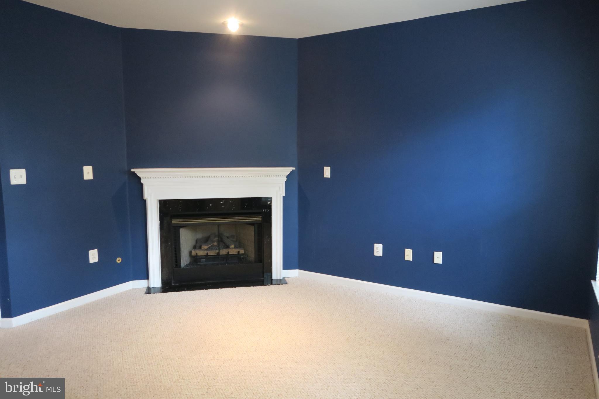 5818 COWLING COURT